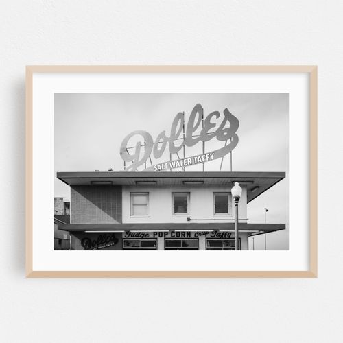Dolle's Salt Water Taffy B&W