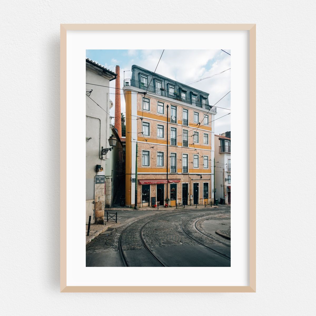 Rua das Escolas Gerais – image 1 of 16