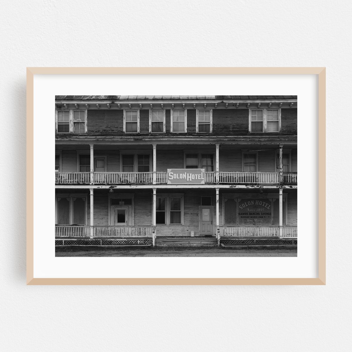 Solon Hotel B&W – image 1 of 6