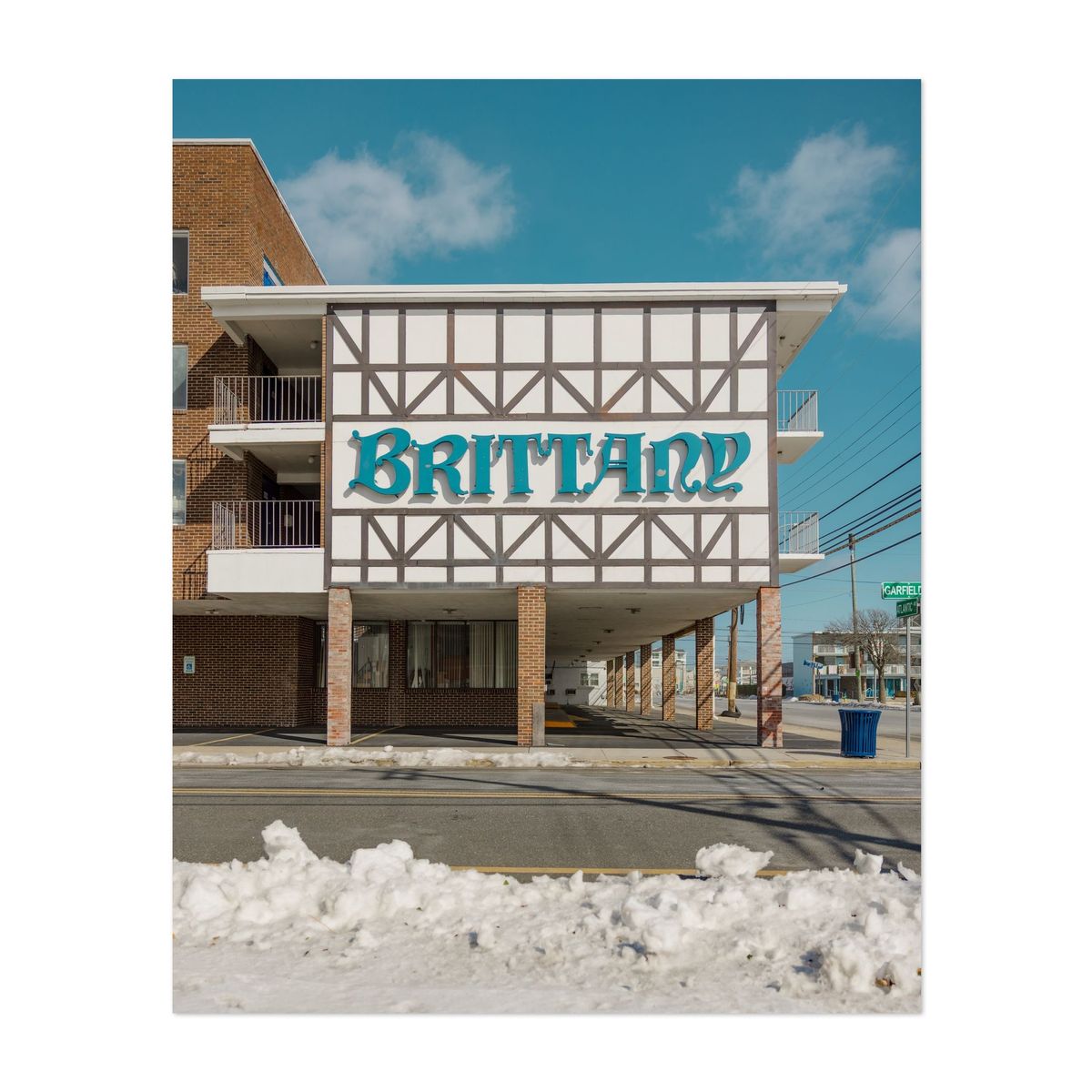 Brittany Motel in Winter – image 1 of 2