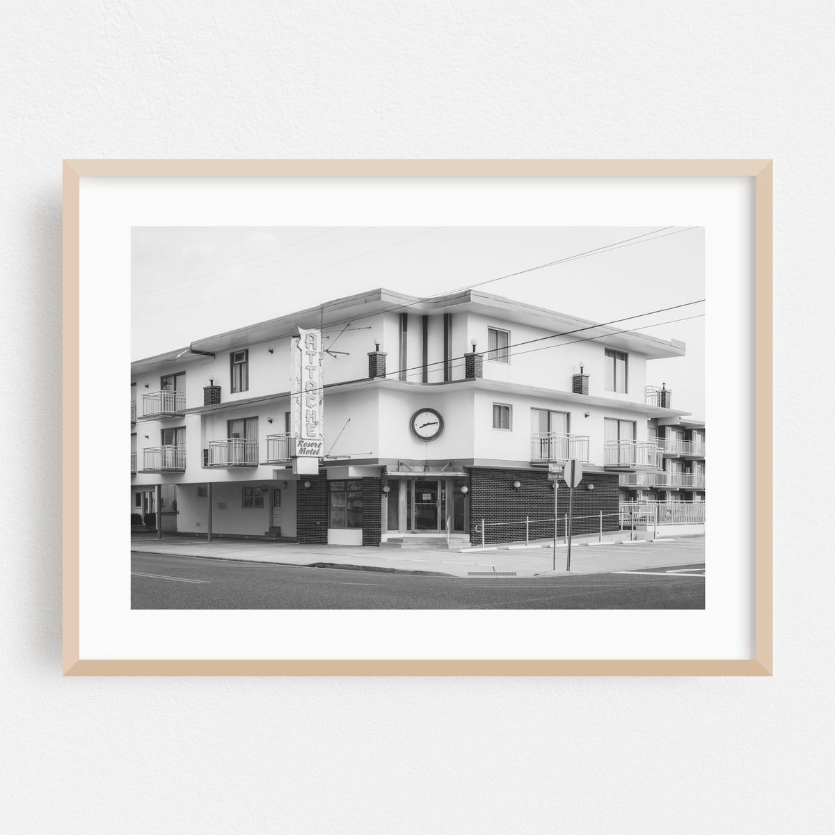 Attaché B&W – image 1 of 6