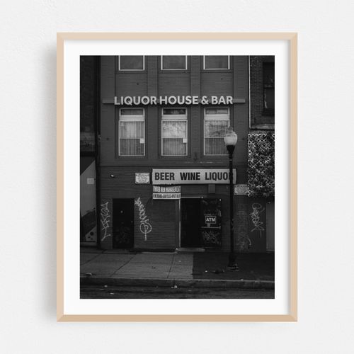 Liquor House & Bar B&W