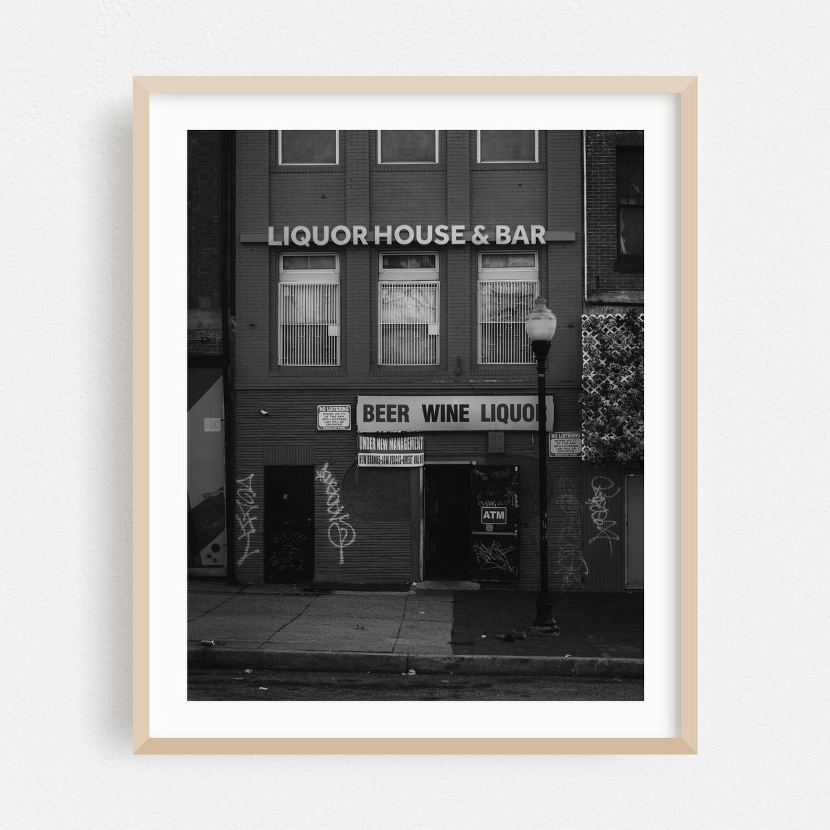Liquor House & Bar B&W – image 1 of 12