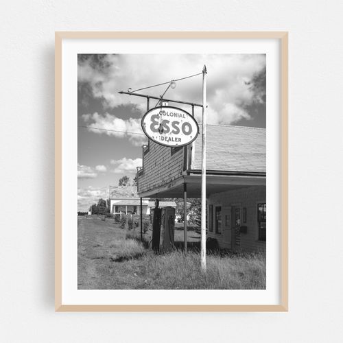 Colonial Esso B&W