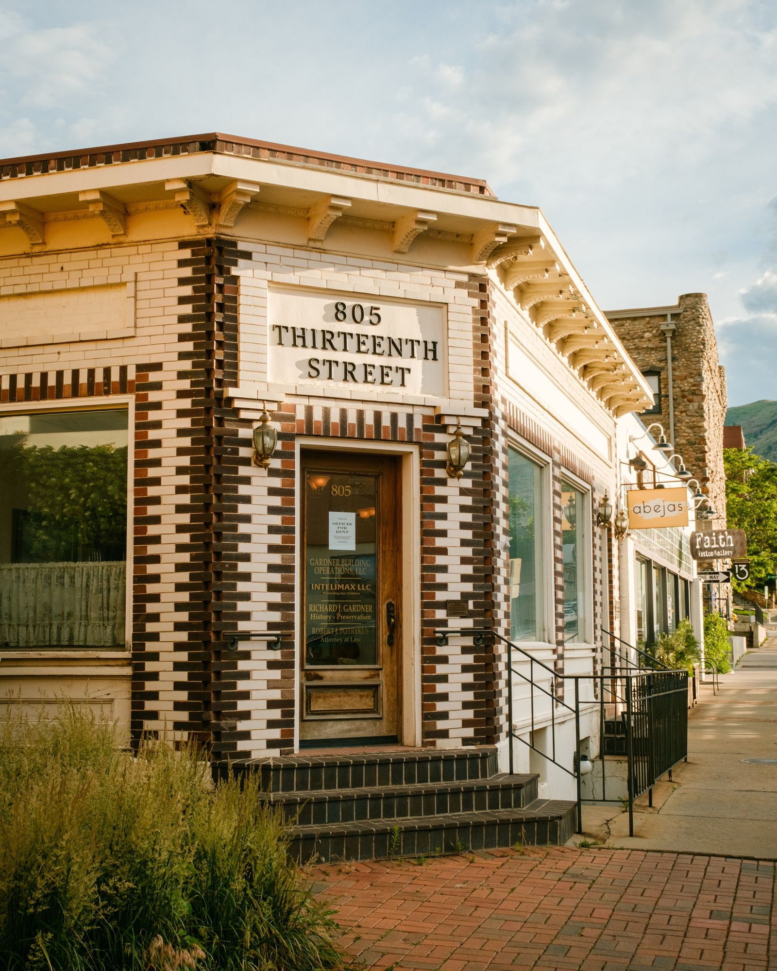 13th Street, Golden