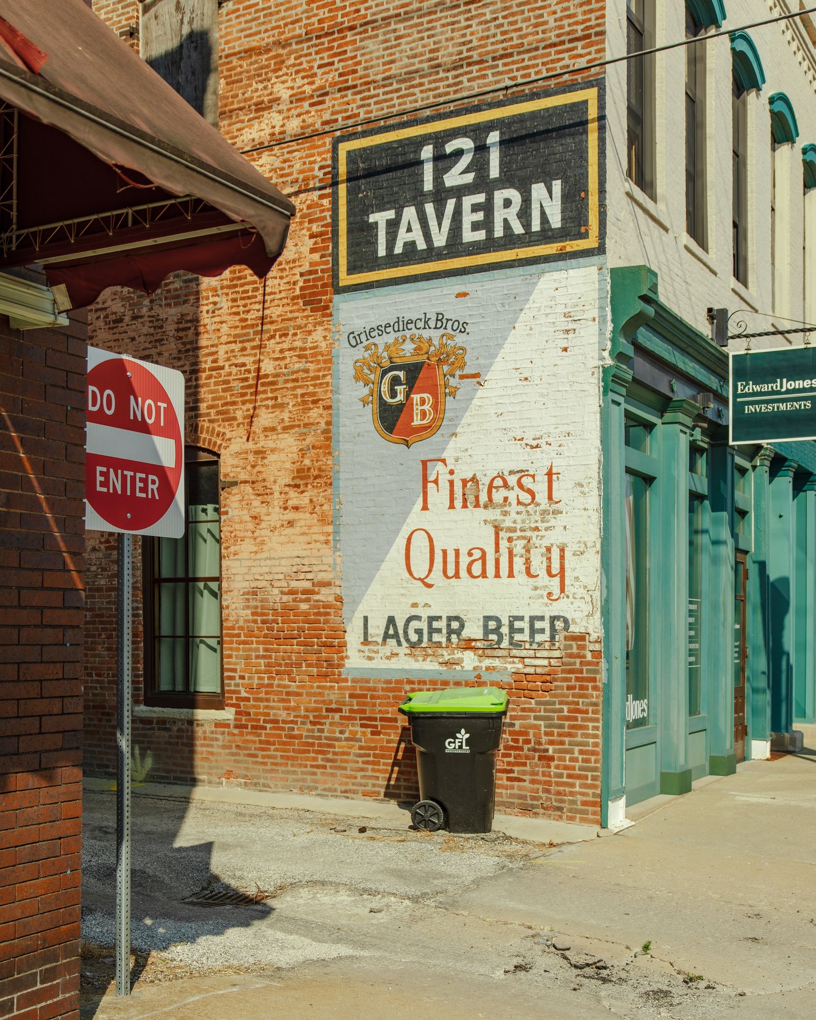 121 Tavern