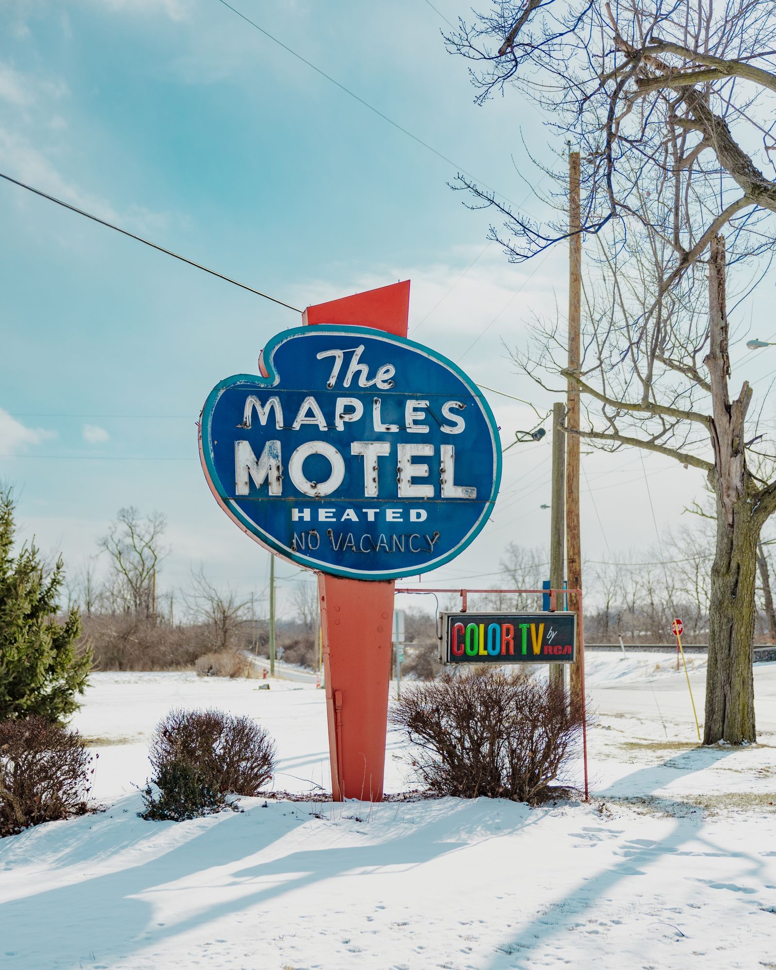 The Maples Motel Sign 01