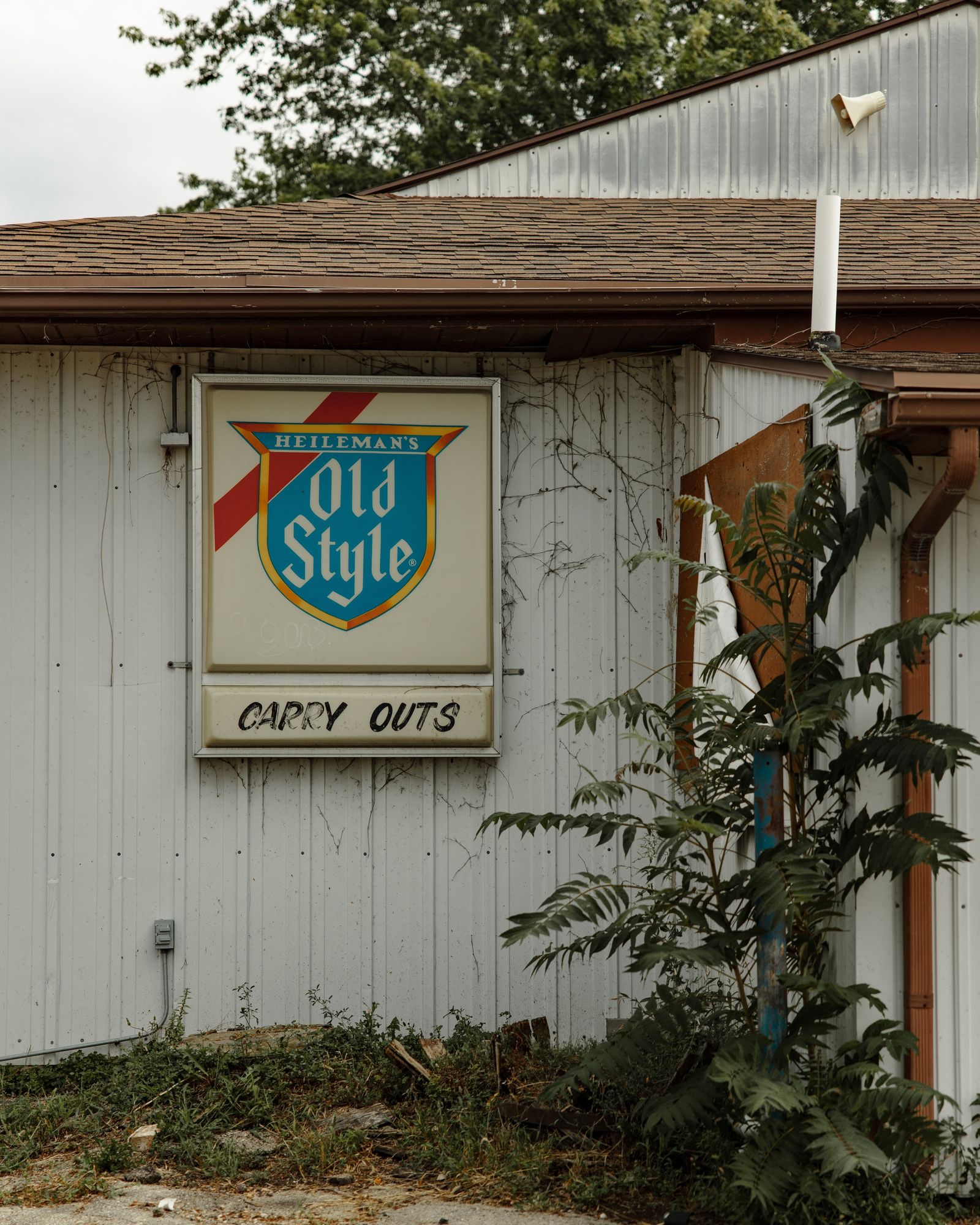 The Sunshine Corner Liquor Store 01