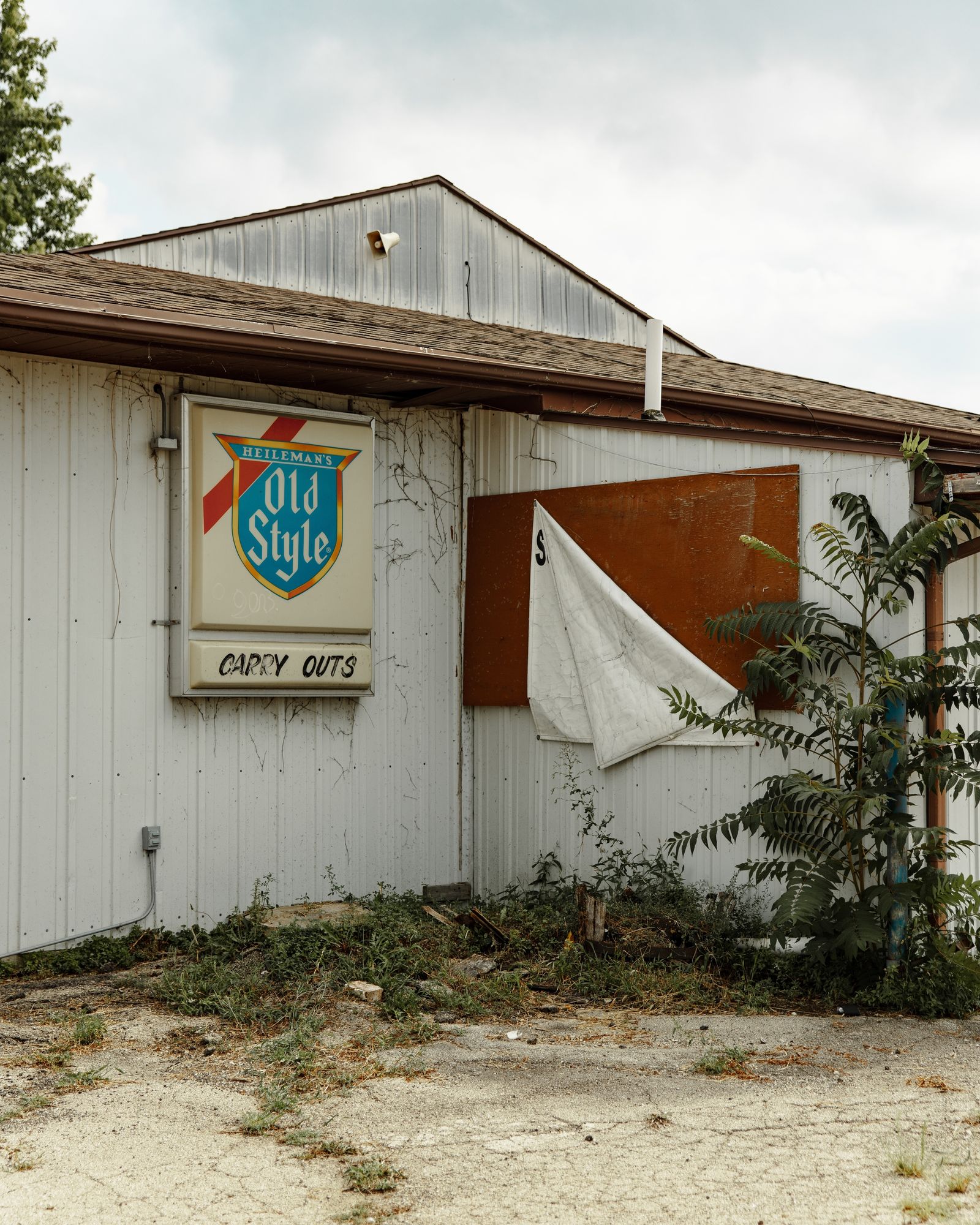 The Sunshine Corner Liquor Store 02