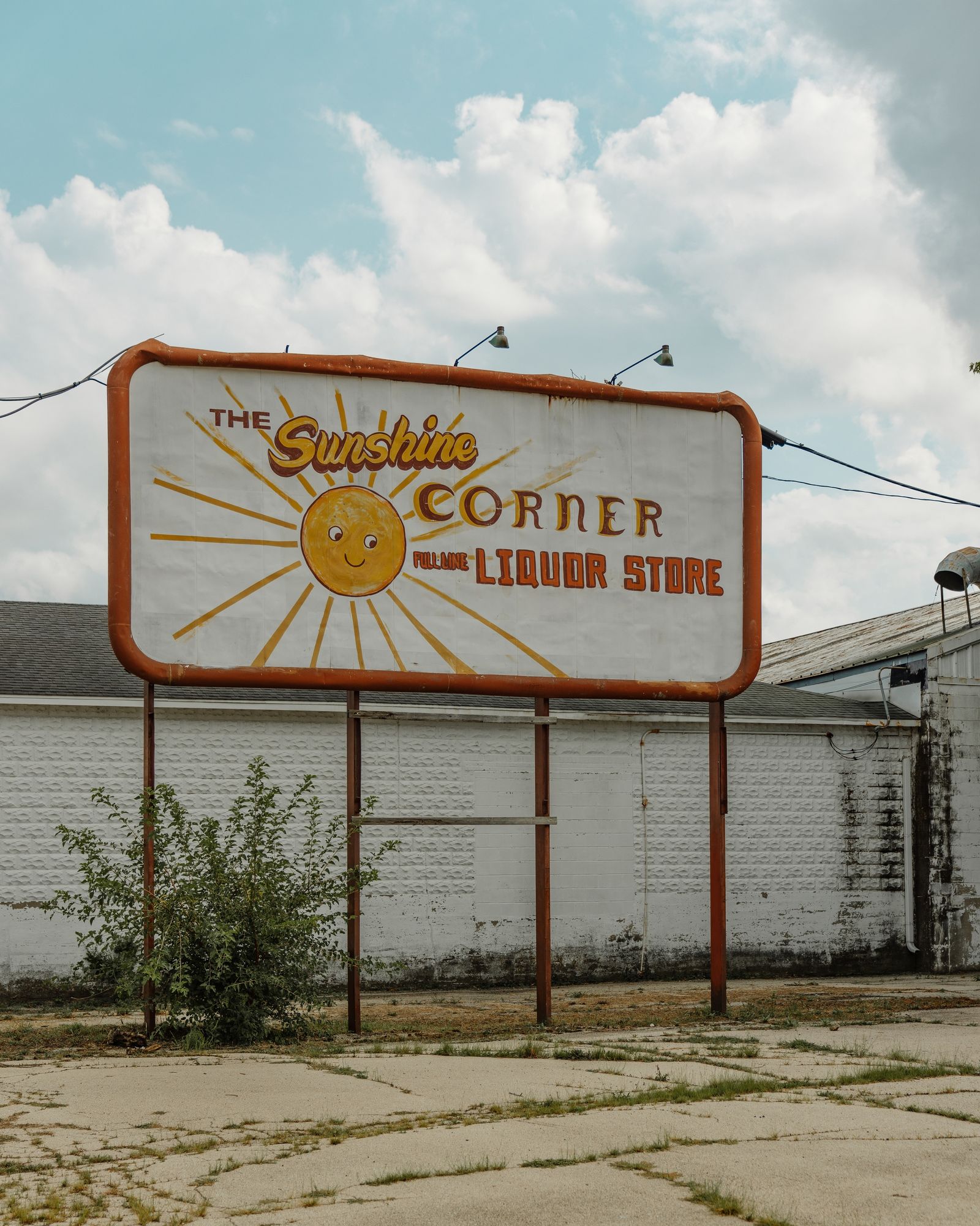 The Sunshine Corner Liquor Store 03