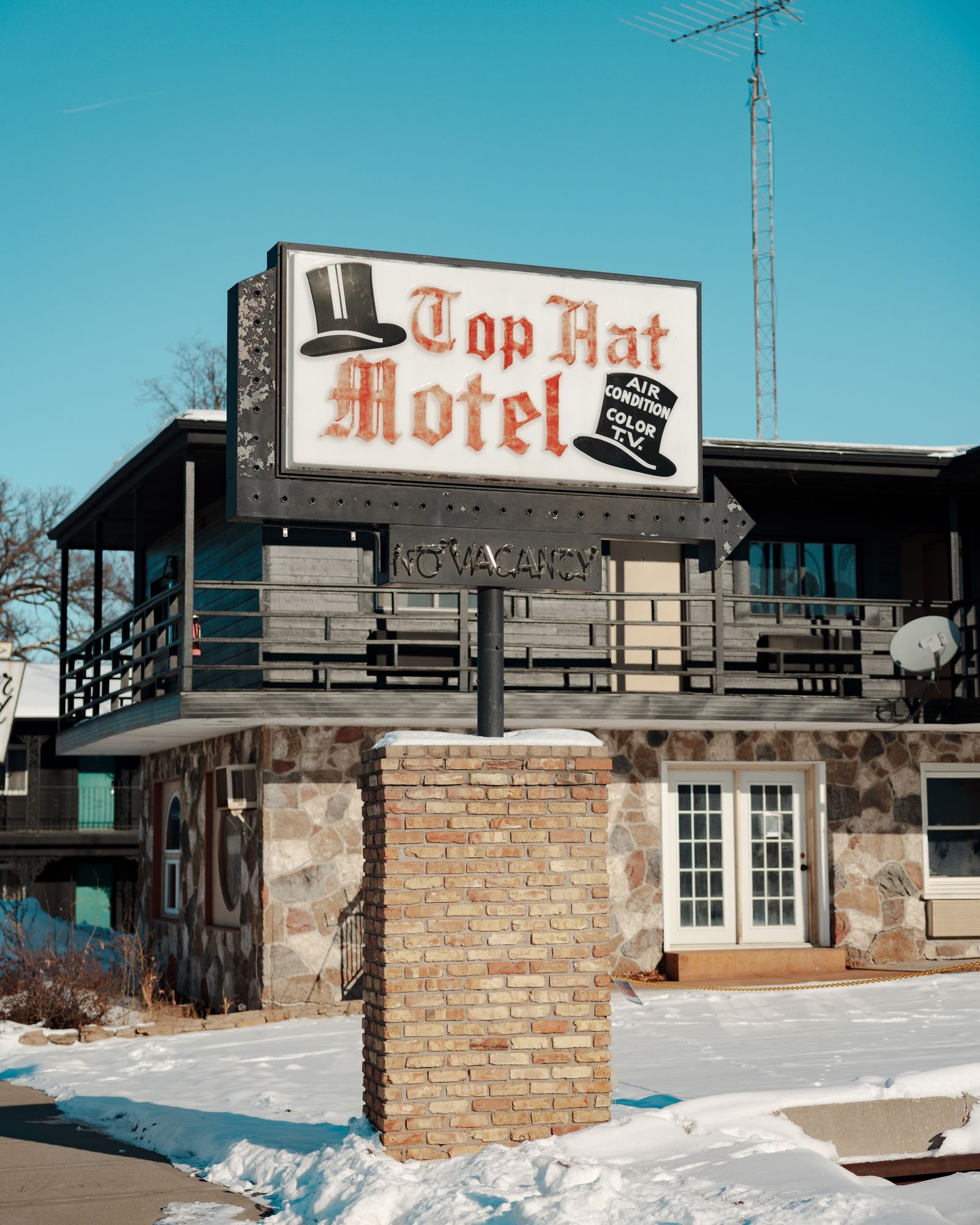 Top Hat Motel 01