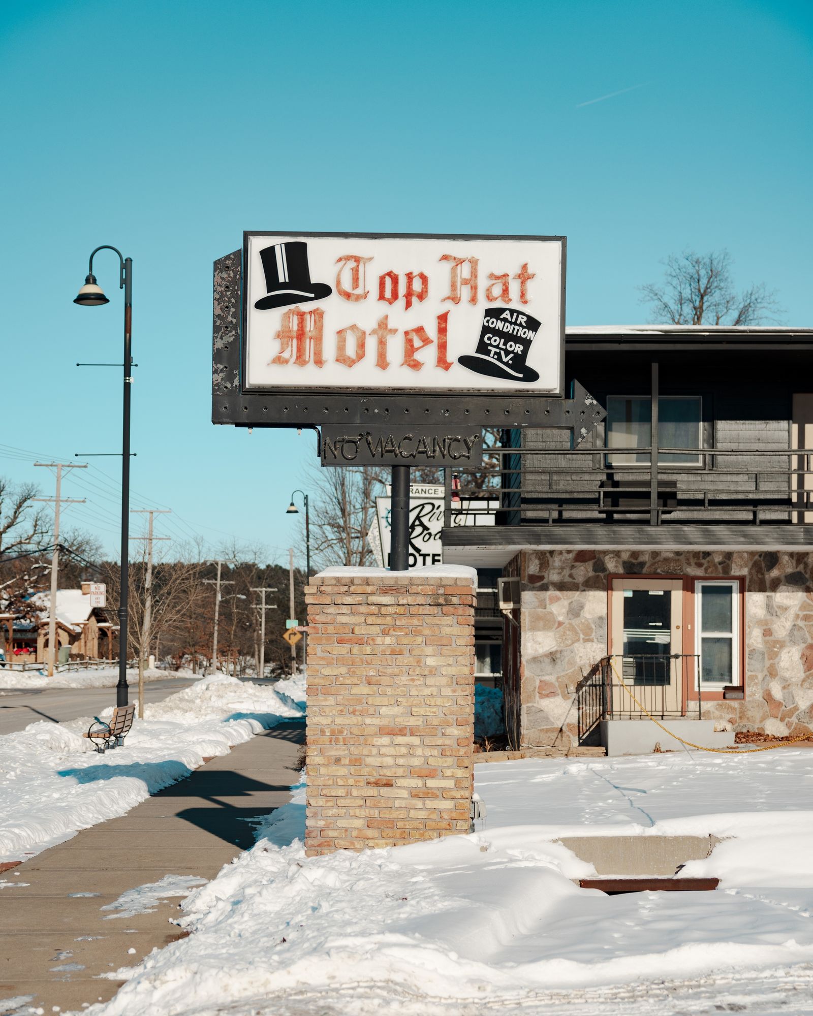 Top Hat Motel 02