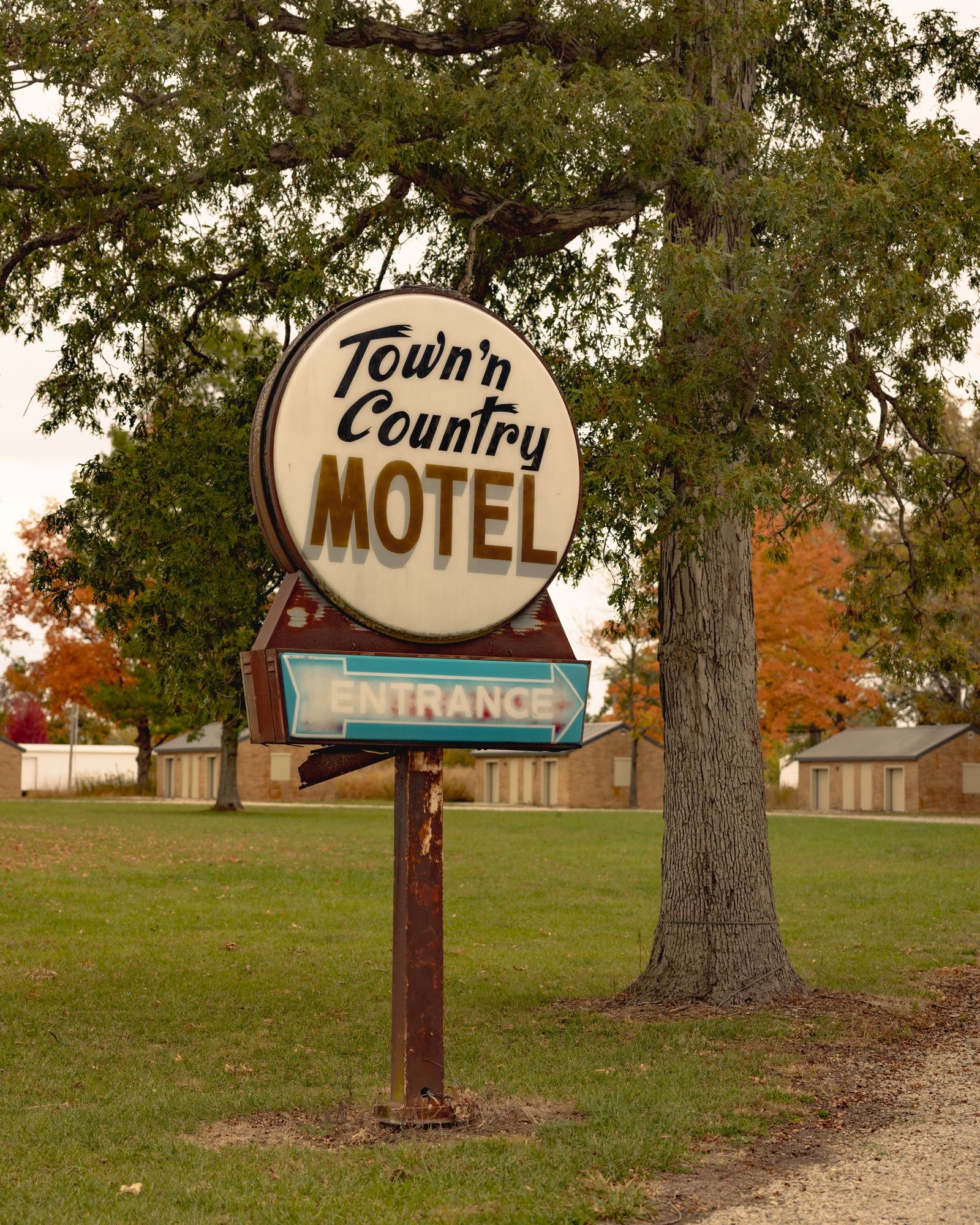 Town 'n Country Motel Sign