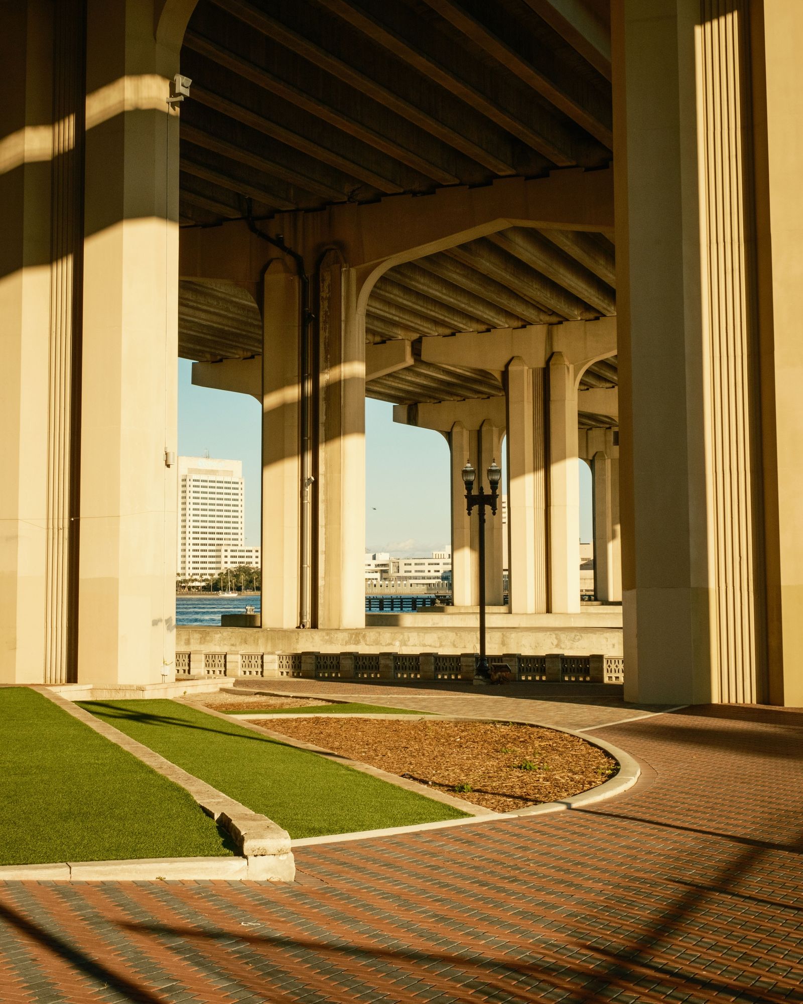 Under the Bridge, Riverside