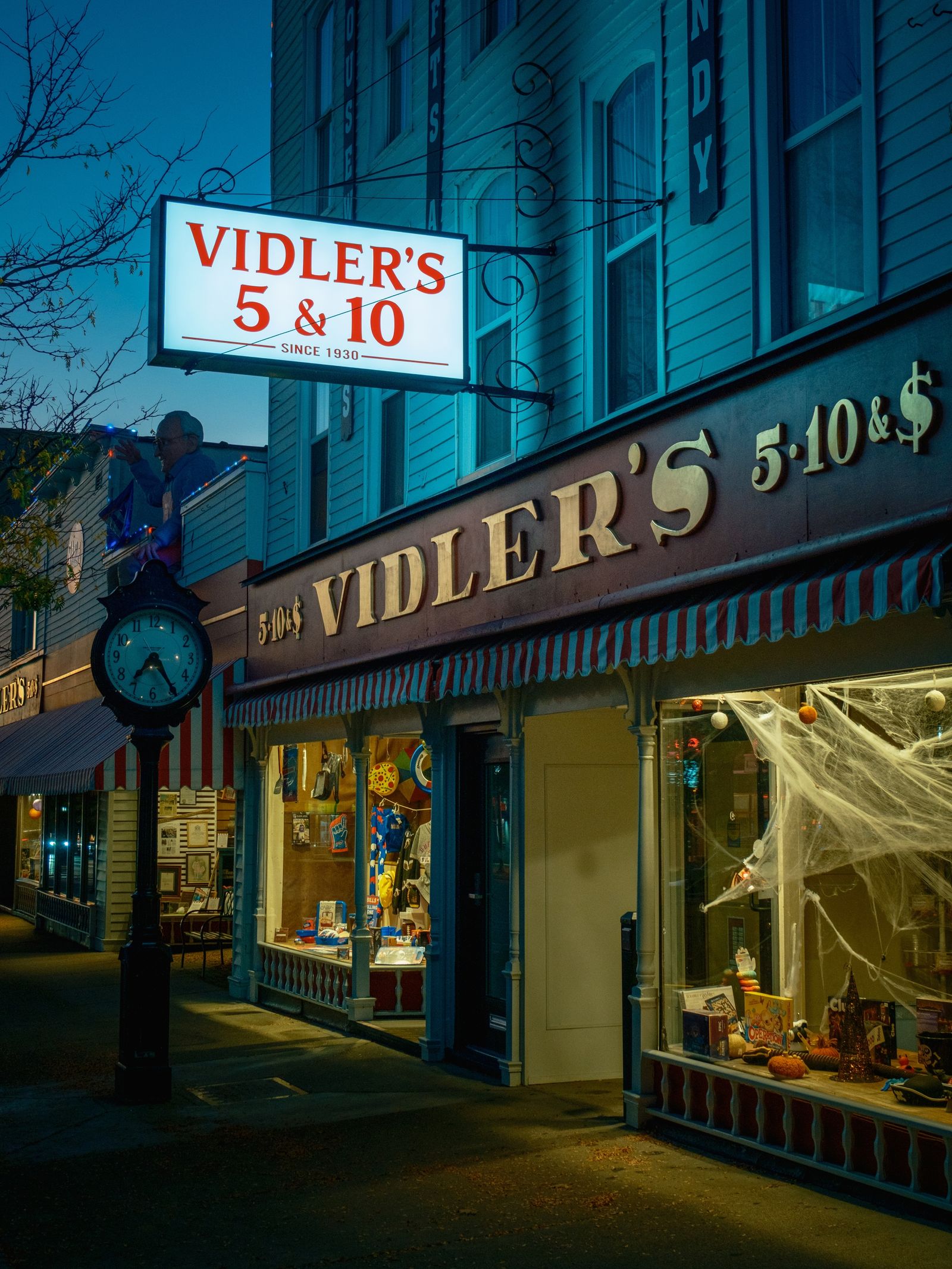 Vidler's 5 & 10, East Aurora 010