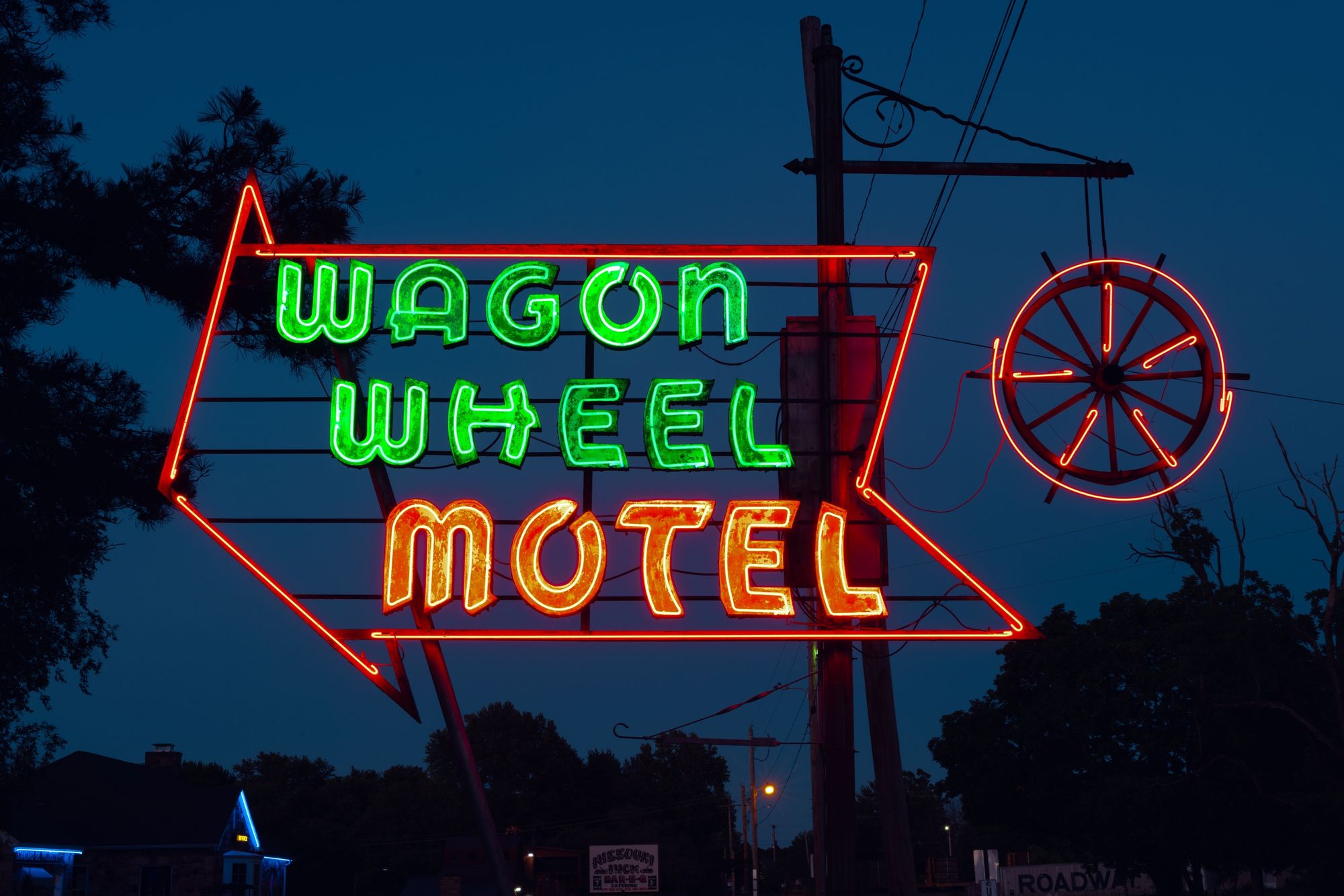 Wagon Wheel Sign 01