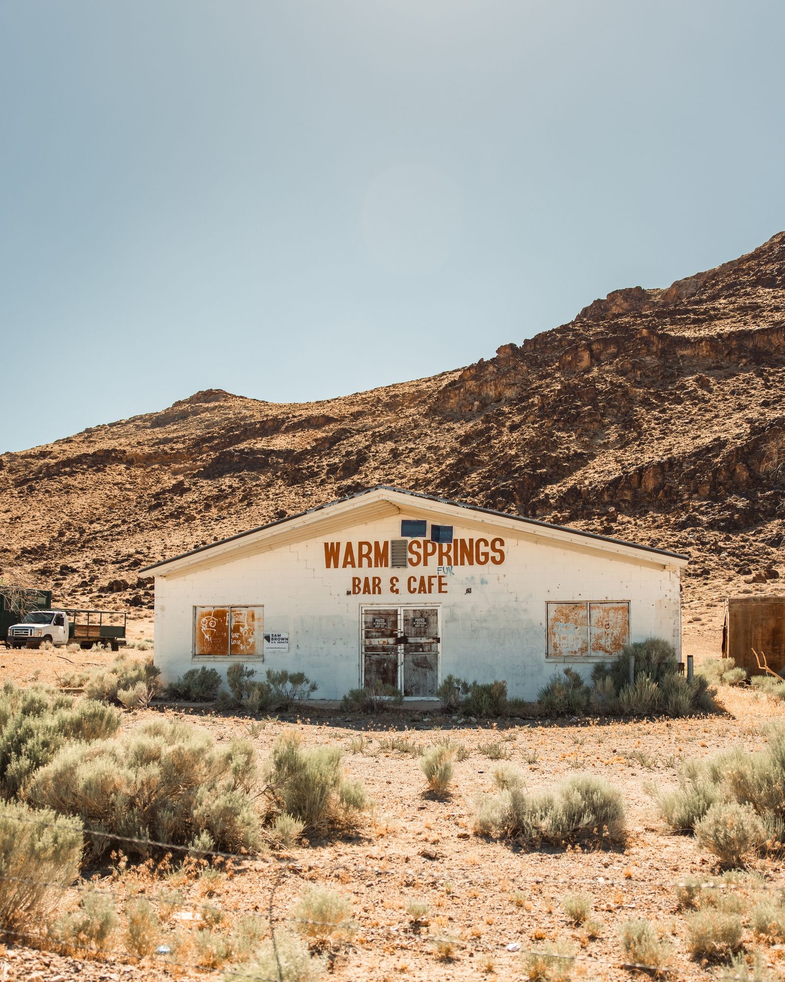 Warm Springs Bar & Cafe 01