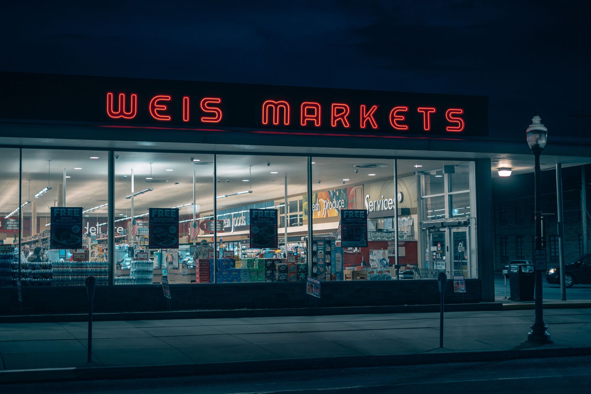 Weis Markets Neon, Sunbury