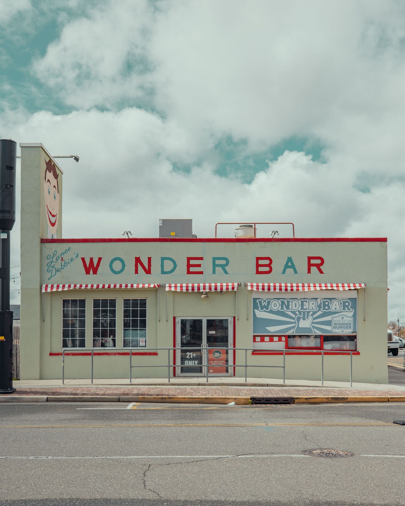 Wonder Bar 01