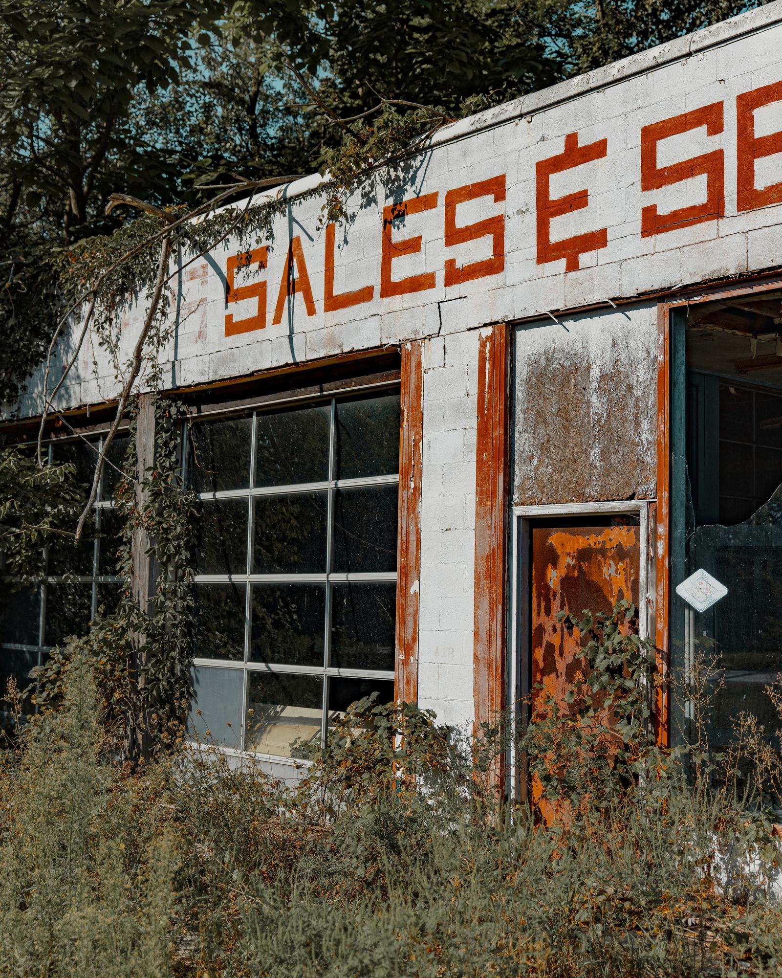 Abandoned Sales & Service Station 02