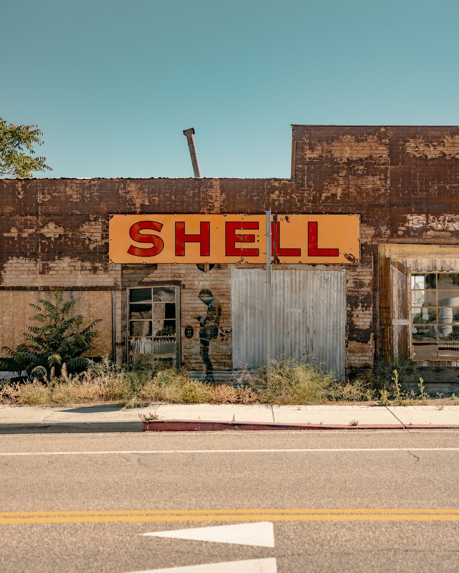 Abandoned Shell Station in Goldfield 01