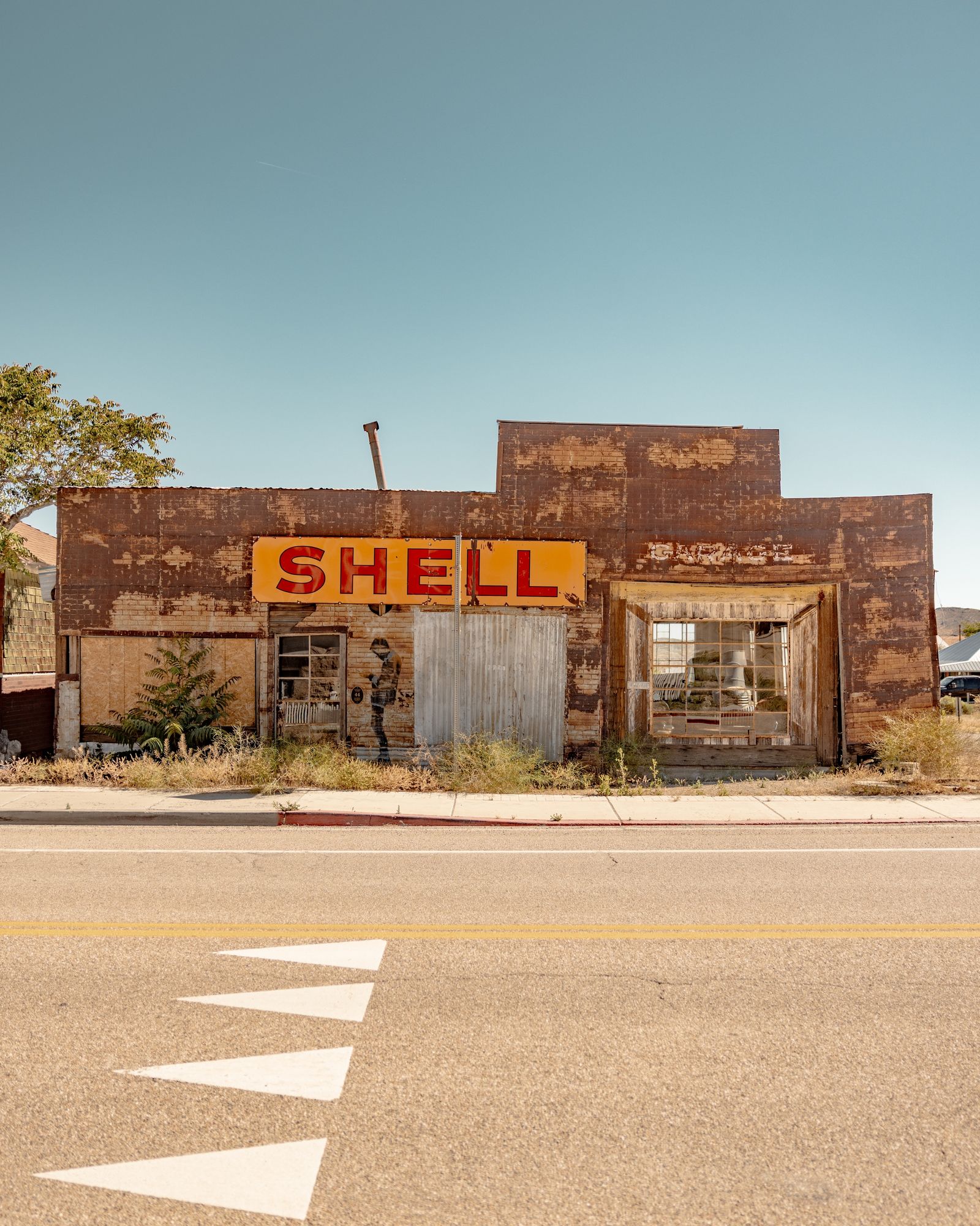 Abandoned Shell Station in Goldfield 02