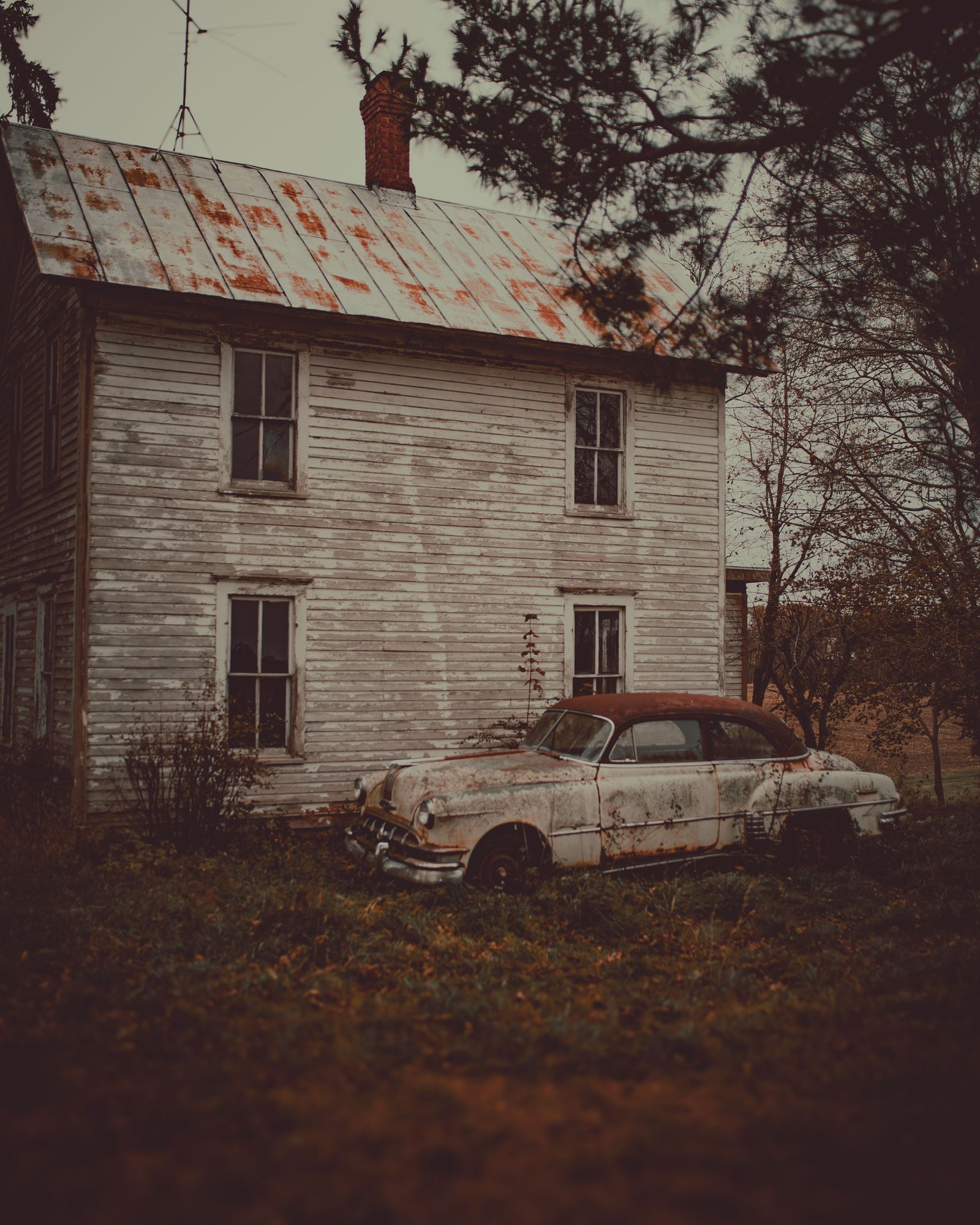Abandoned Pontiac Chieftain House 01