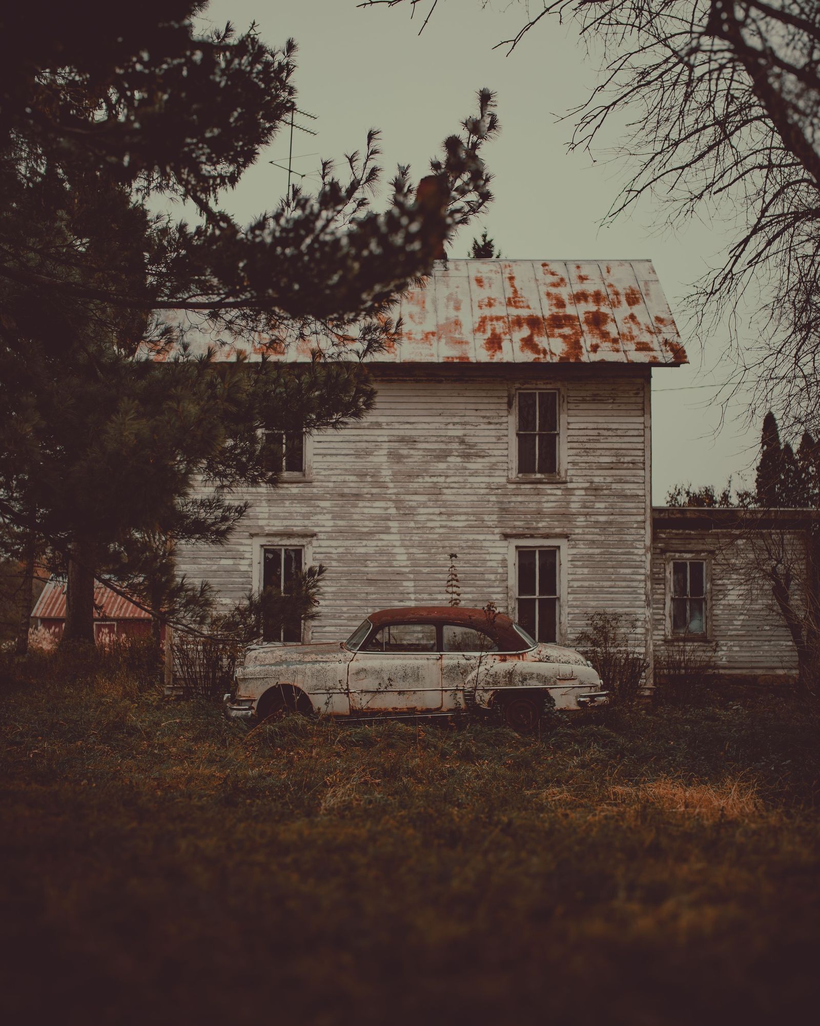 Abandoned Pontiac Chieftain House 02