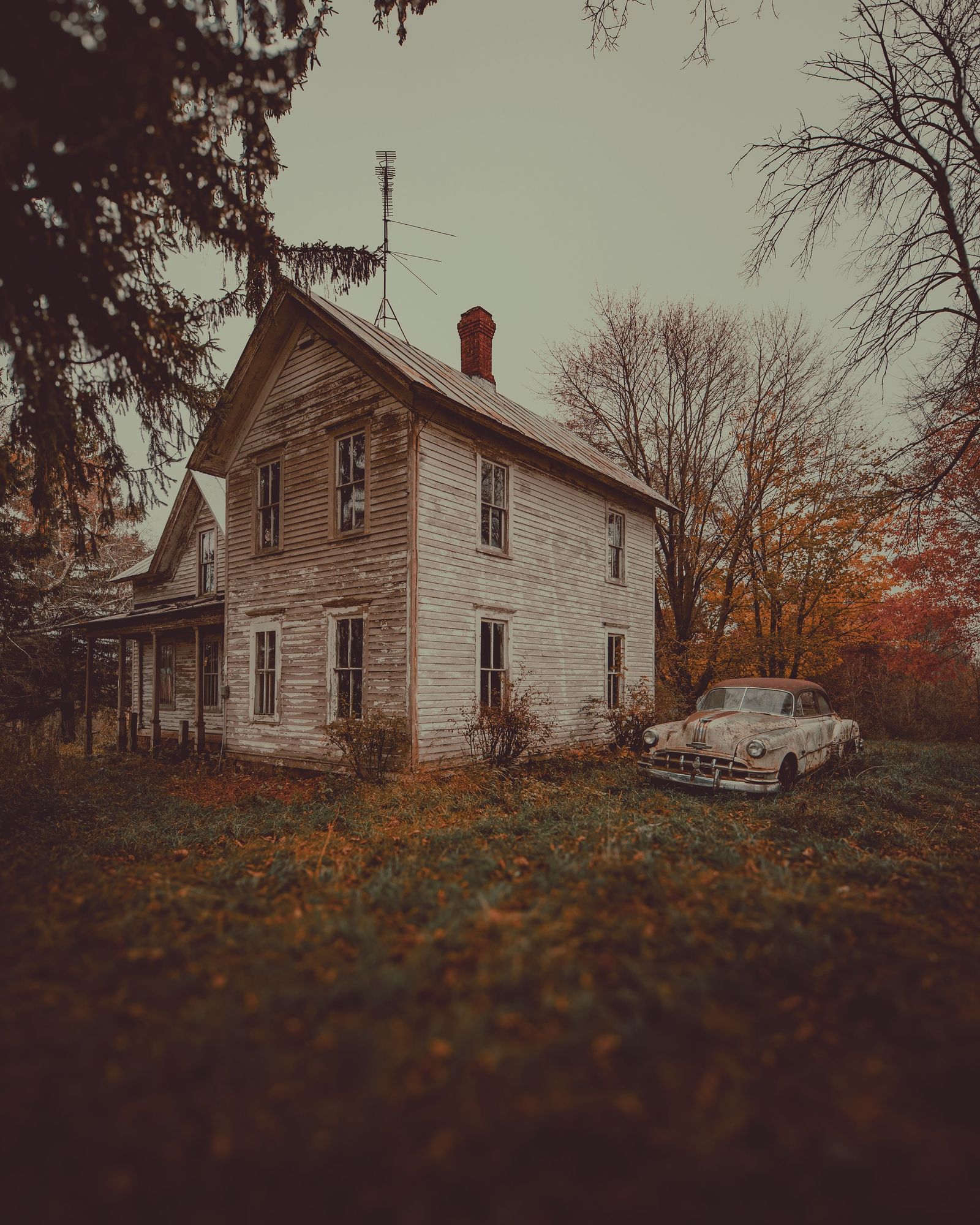 Abandoned Pontiac Chieftain House 03
