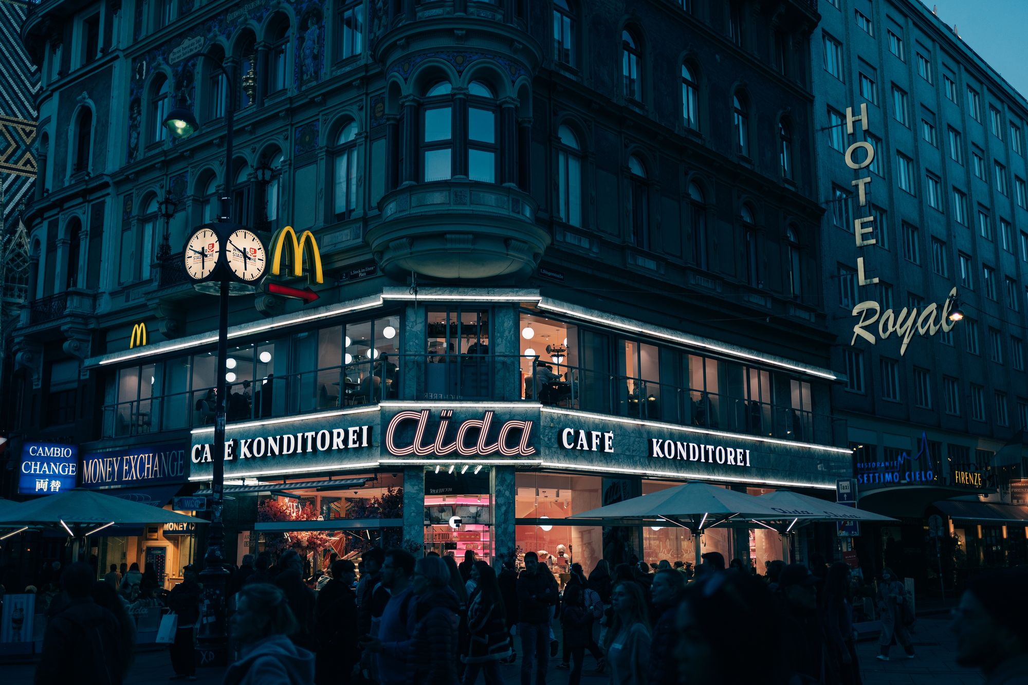 Aida at Stephansplatz, Vienna 01