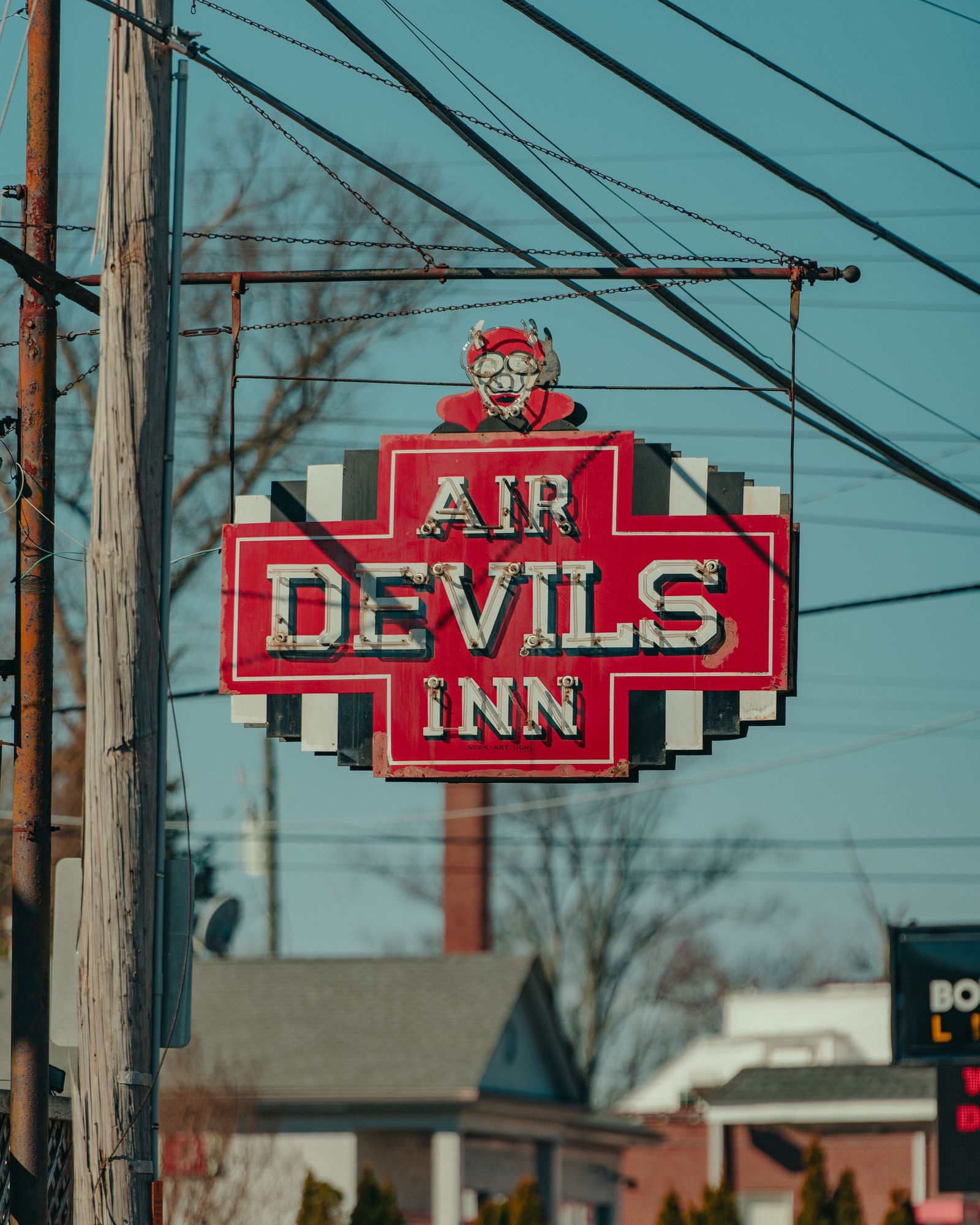 Air Devils Inn 01