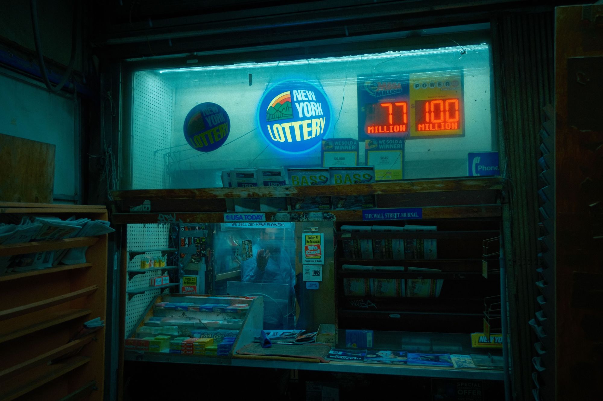 Astoria Newsstand, Queens 01