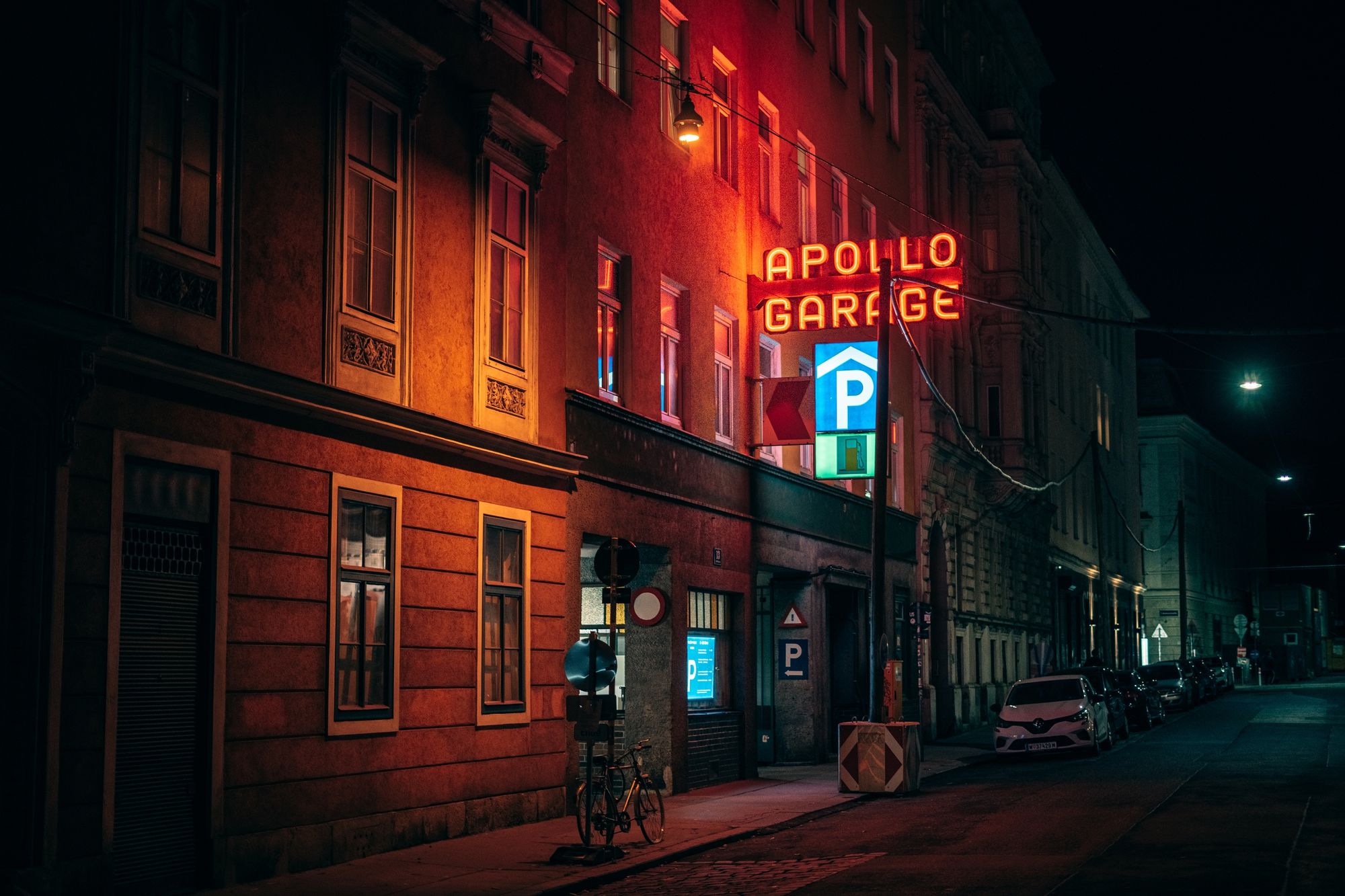 Apollo Garage Neon, Vienna 02