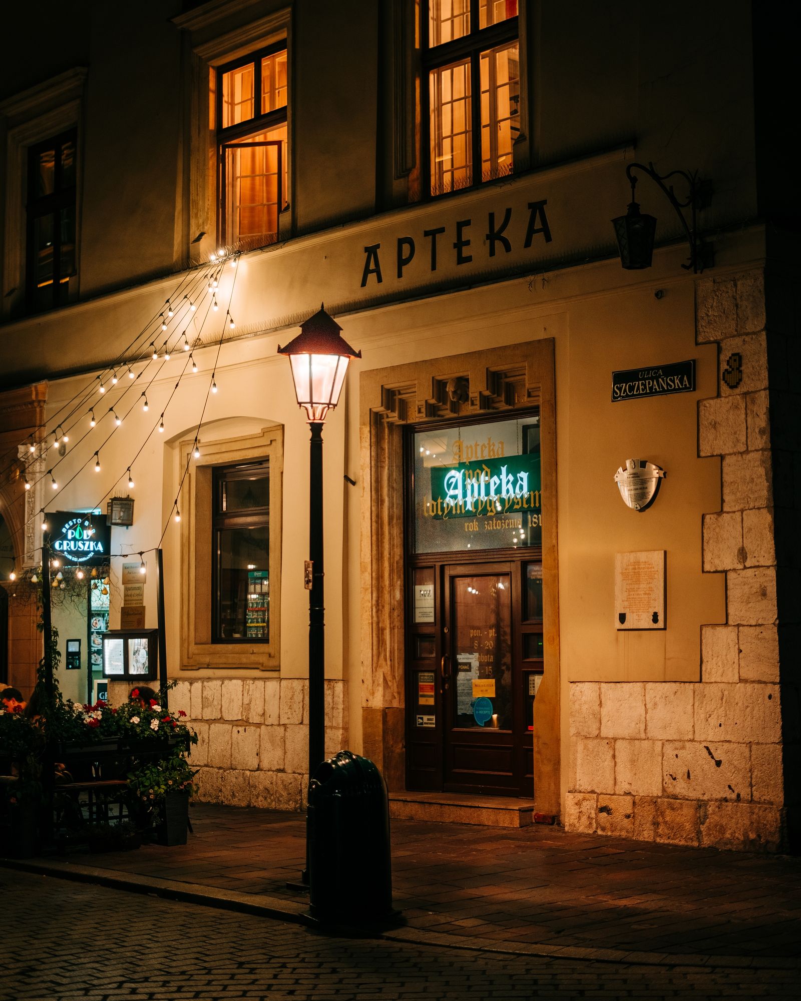 Apteka, Kraków Old Town 02