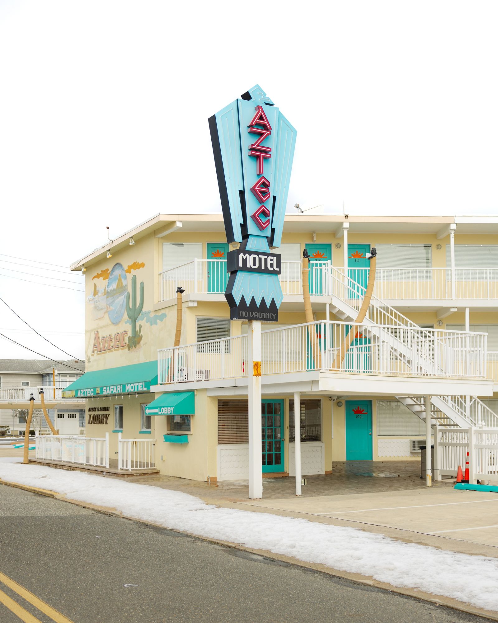Aztec Motel in Winter 01