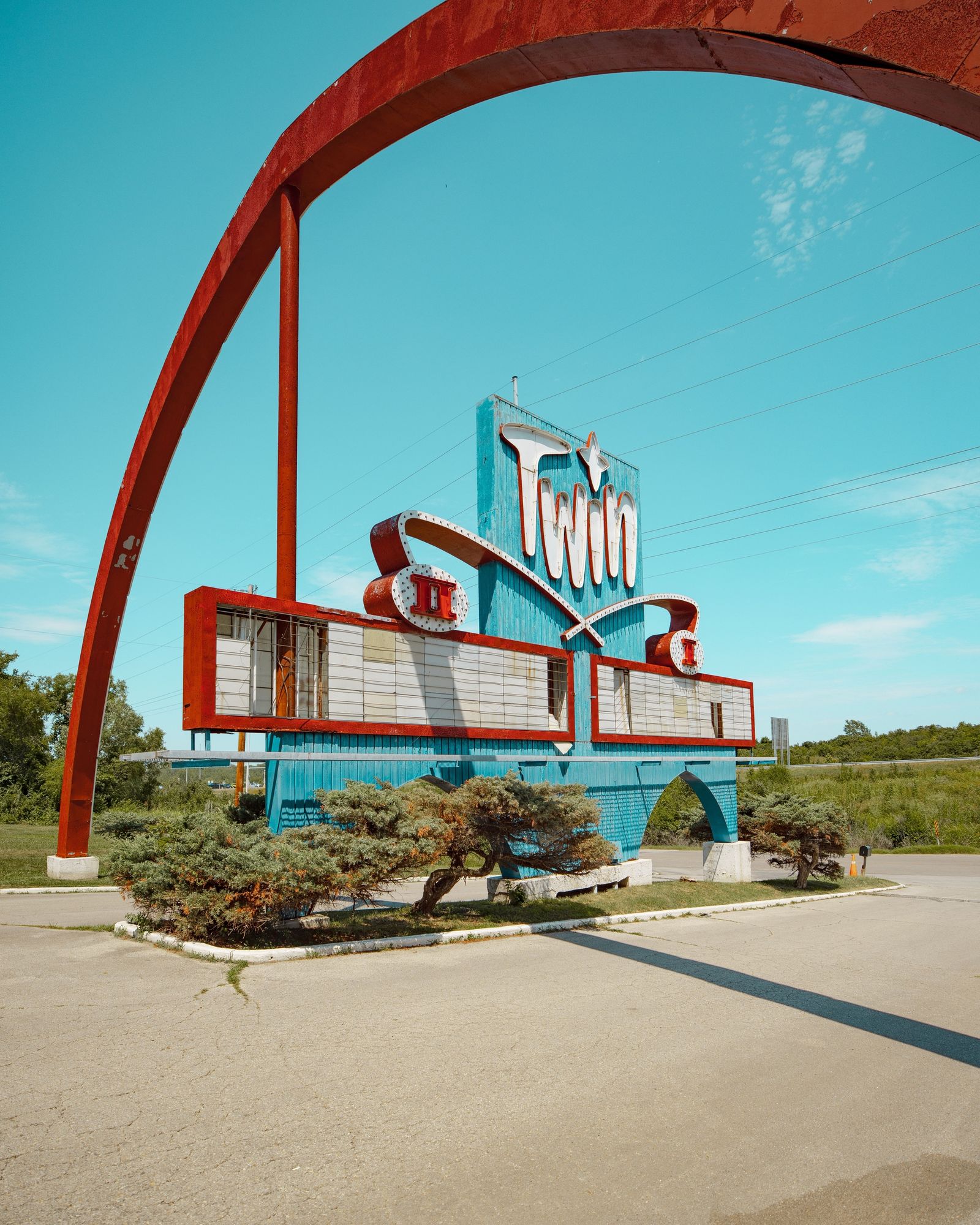 B&B Theatres Twin Drive-In 01