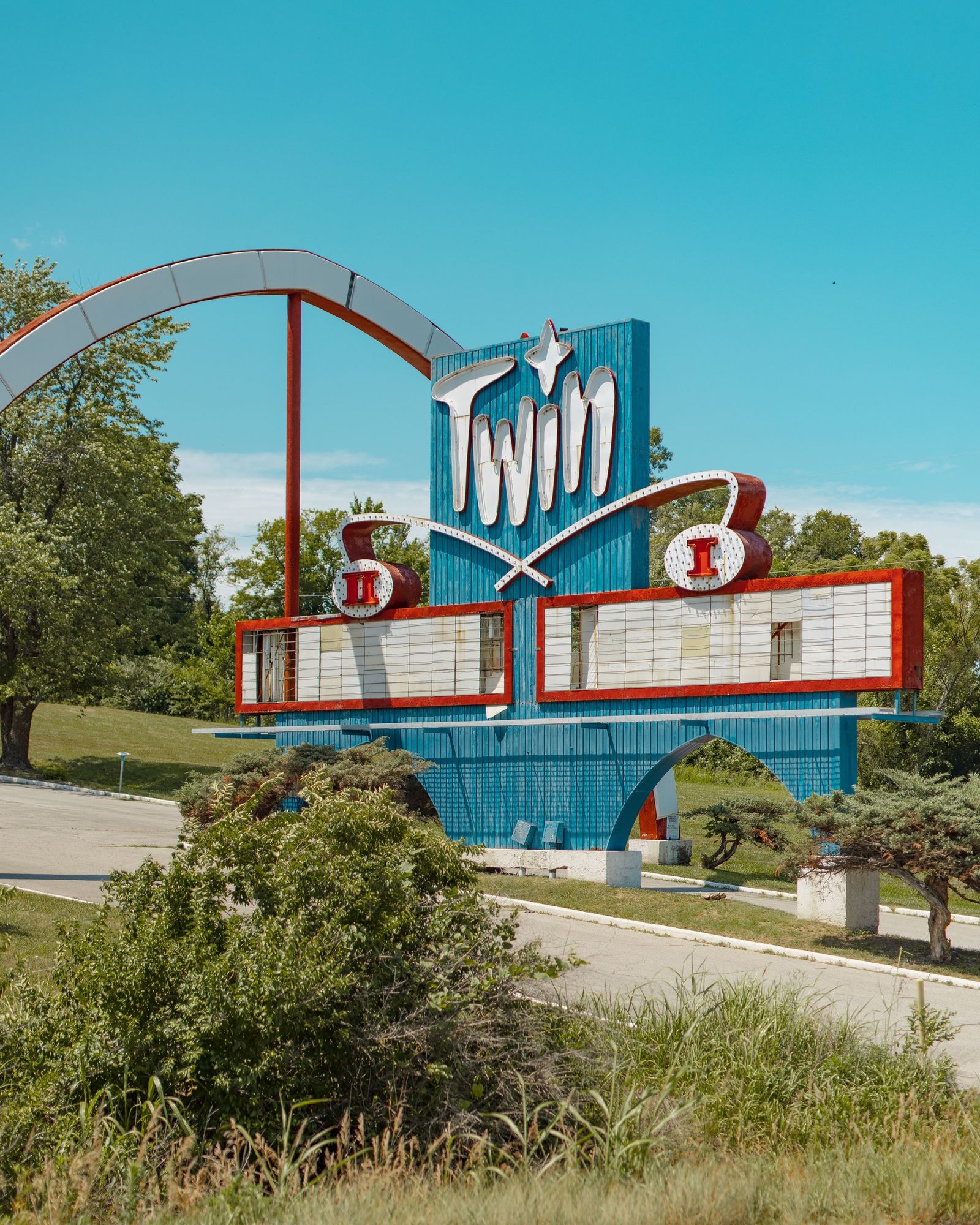 B&B Theatres Twin Drive-In 02