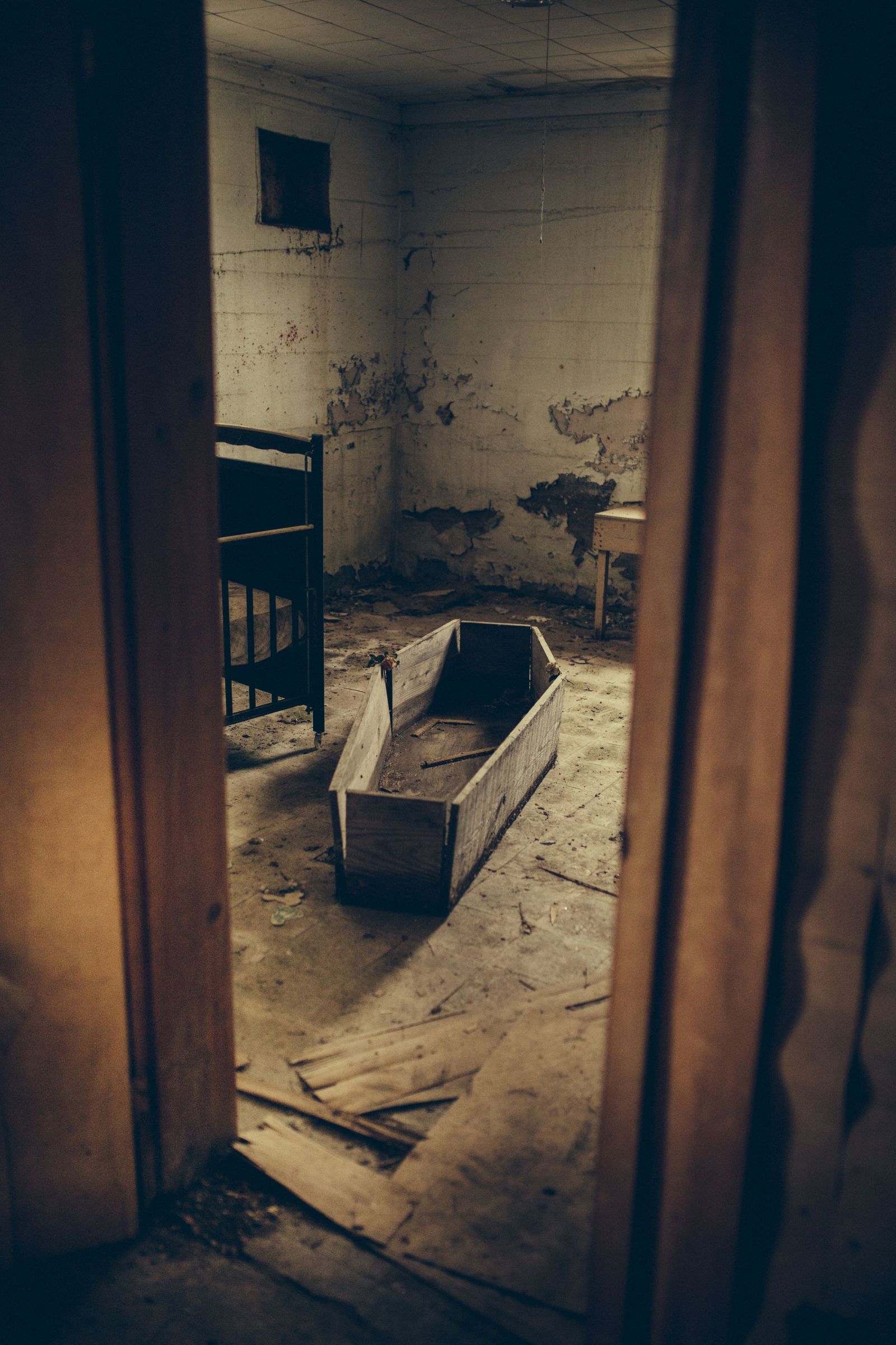 Bedford Basement Coffin
