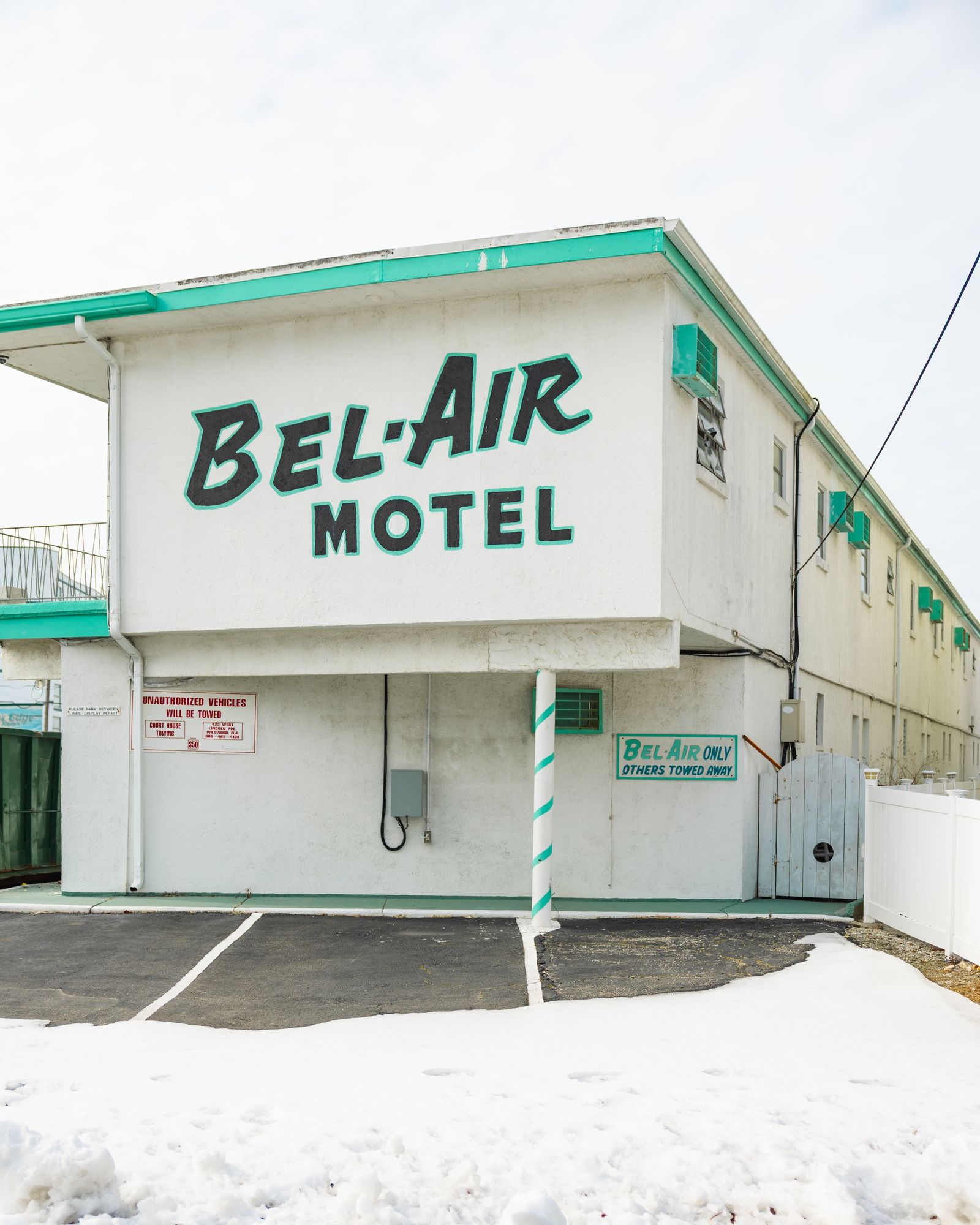 Bel-Air Motel in Winter 01