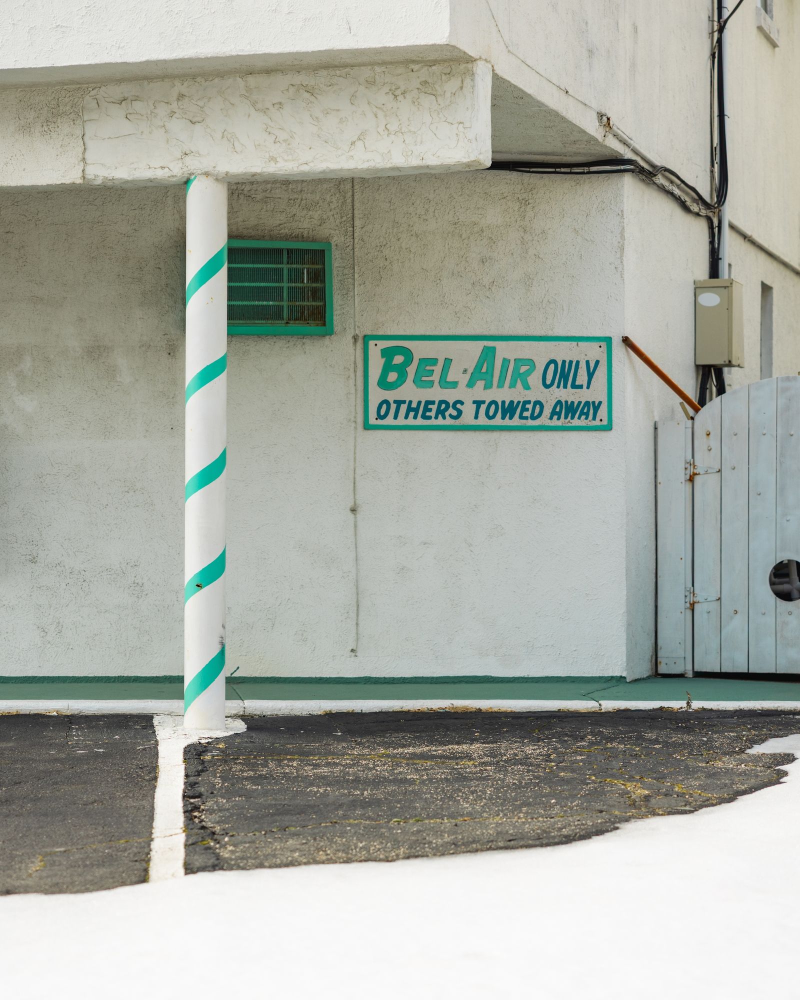 Bel-Air Motel in Winter 02