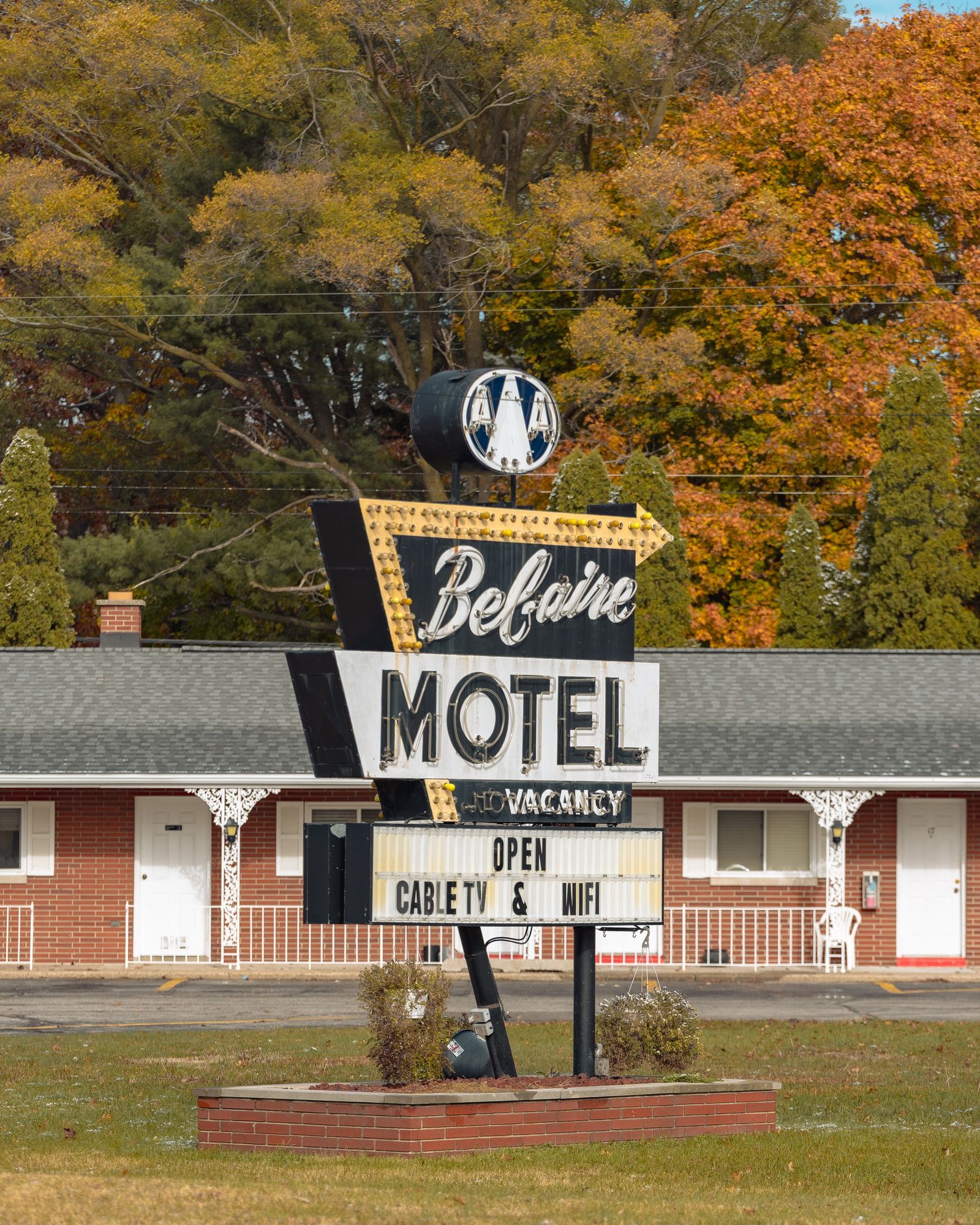 Bel-aire Motel in Norton Shores 02
