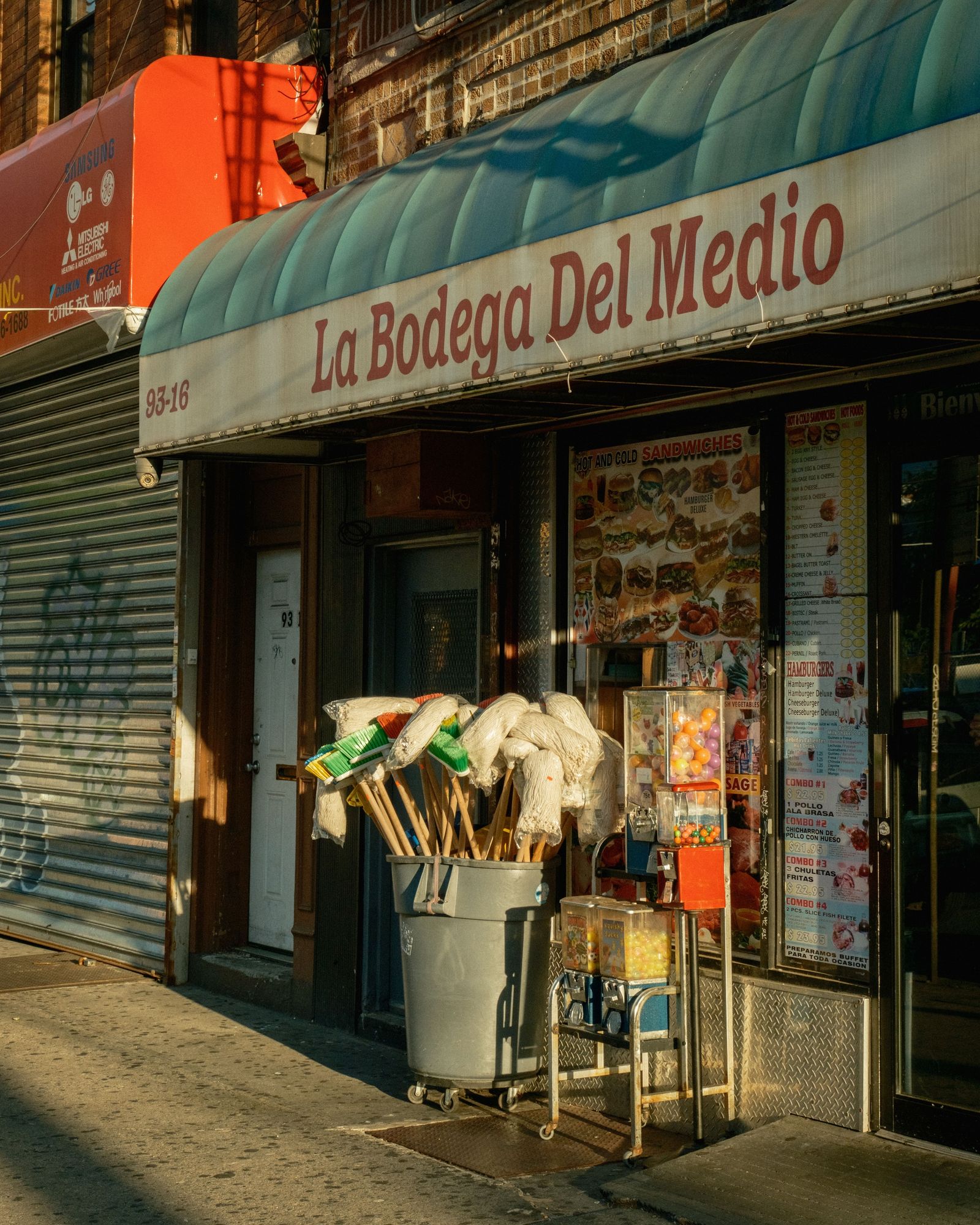 Bodega Del Medio, Elmhurst 01