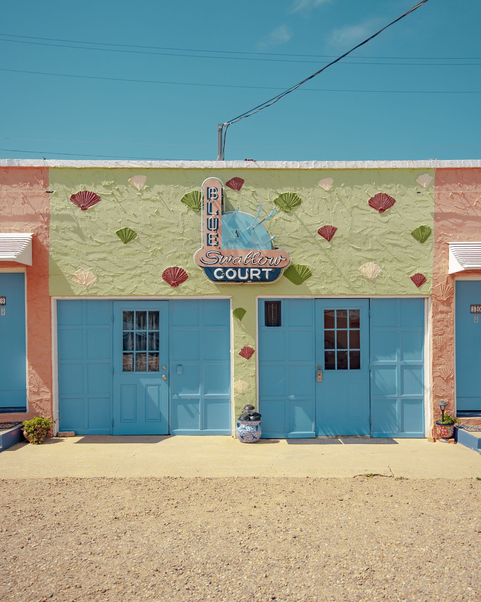 Blue Swallow Motel 01