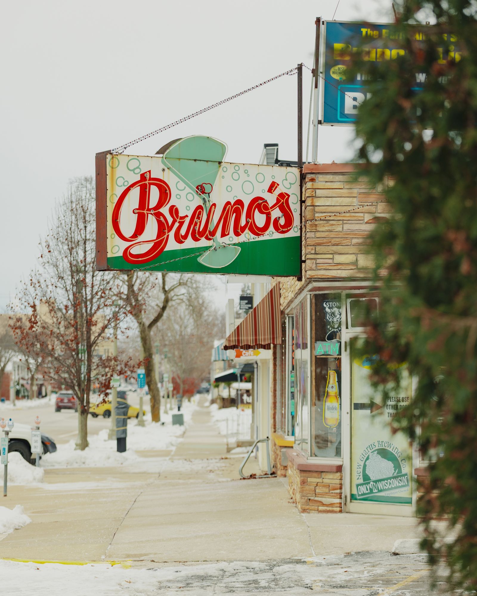 Bruno's Liquors 01