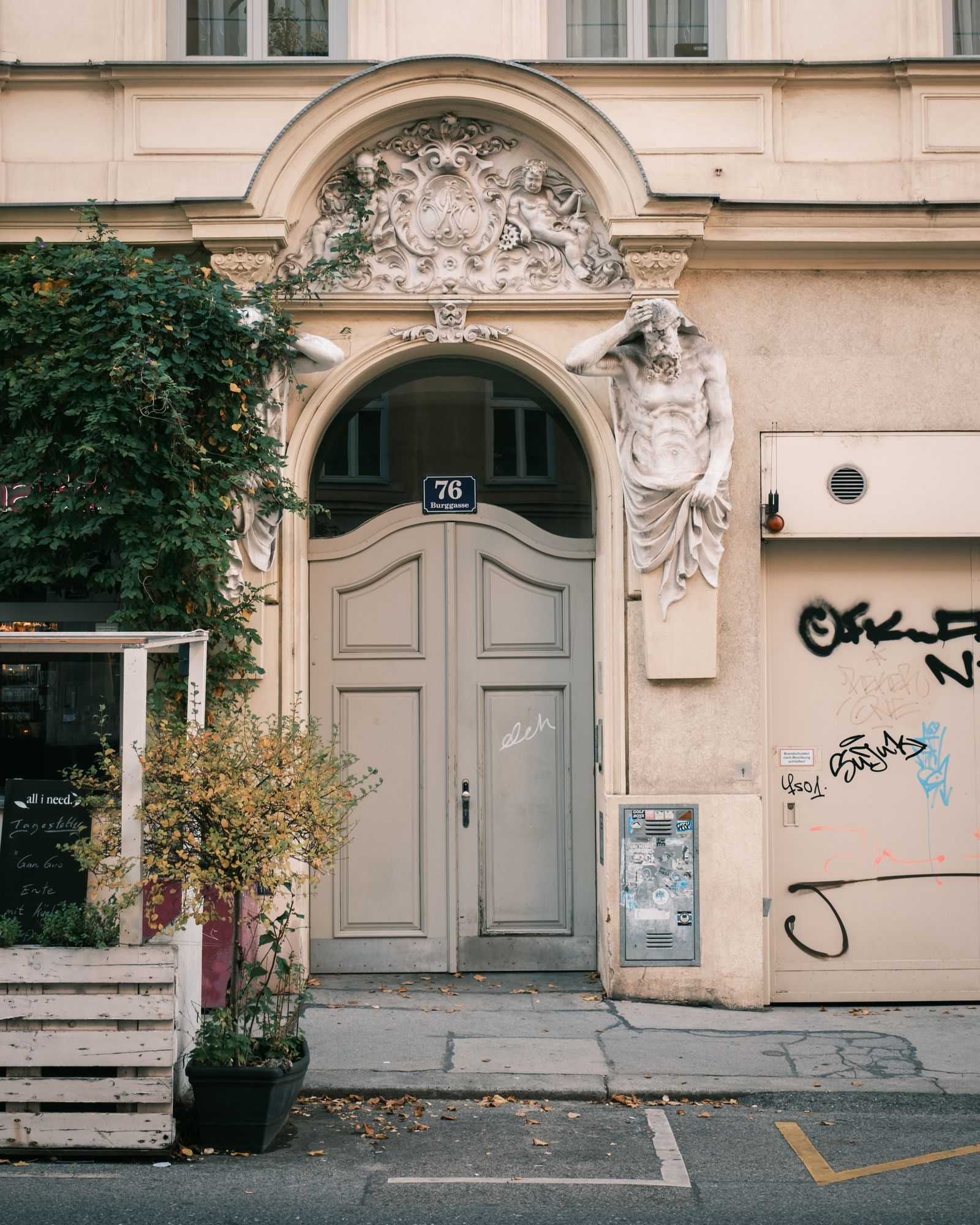 Burggasse 76