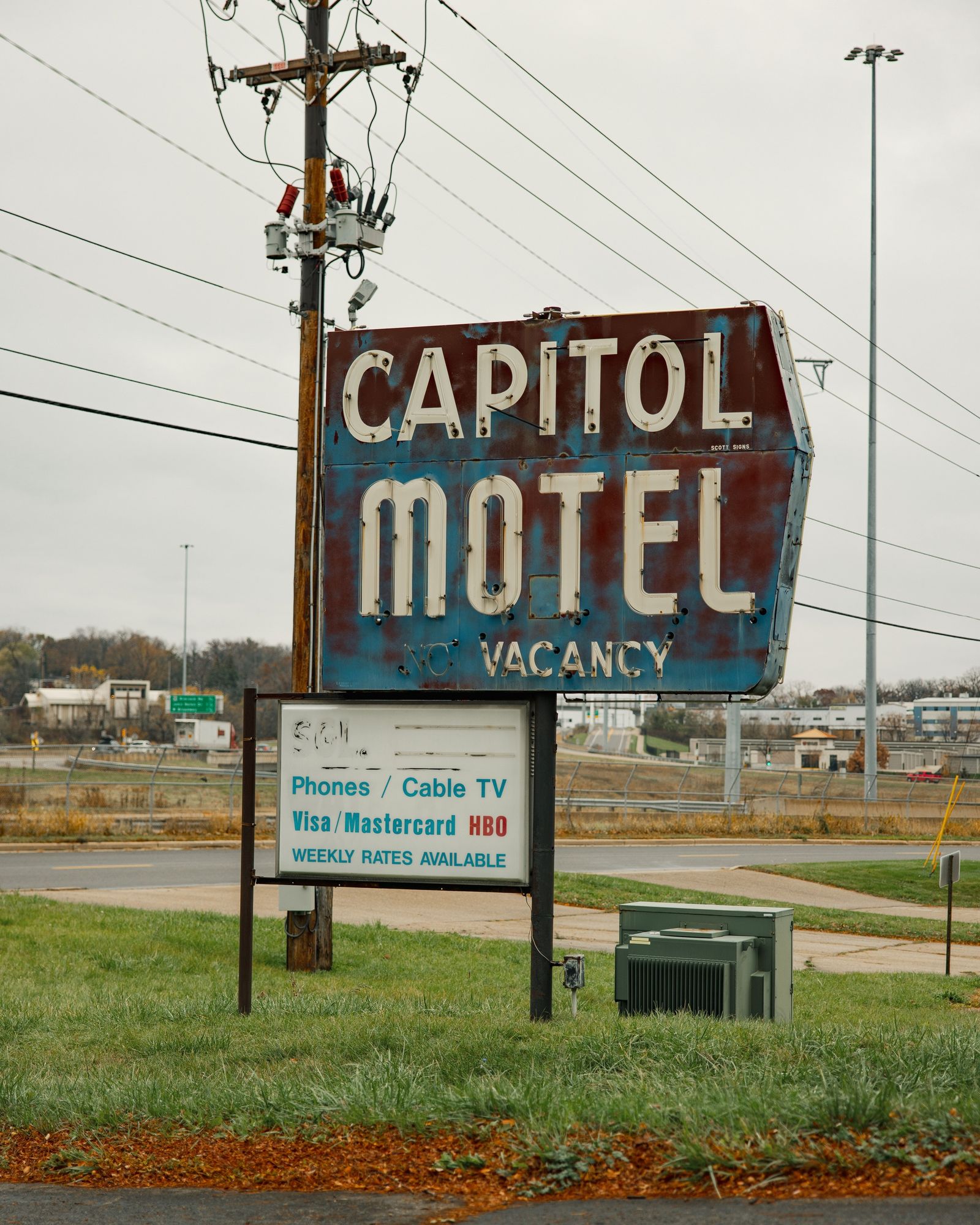 Capitol Motel Sign 01