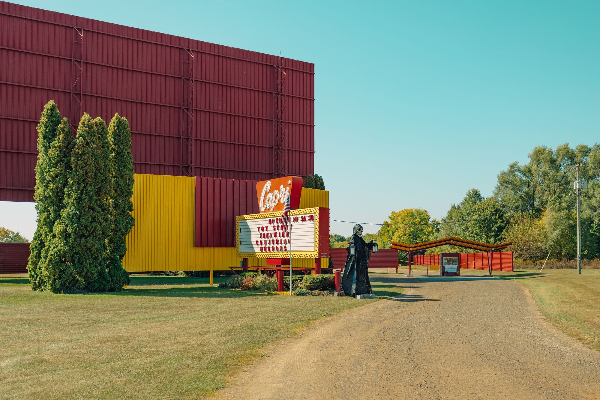 Capri Drive-In Theatre 04
