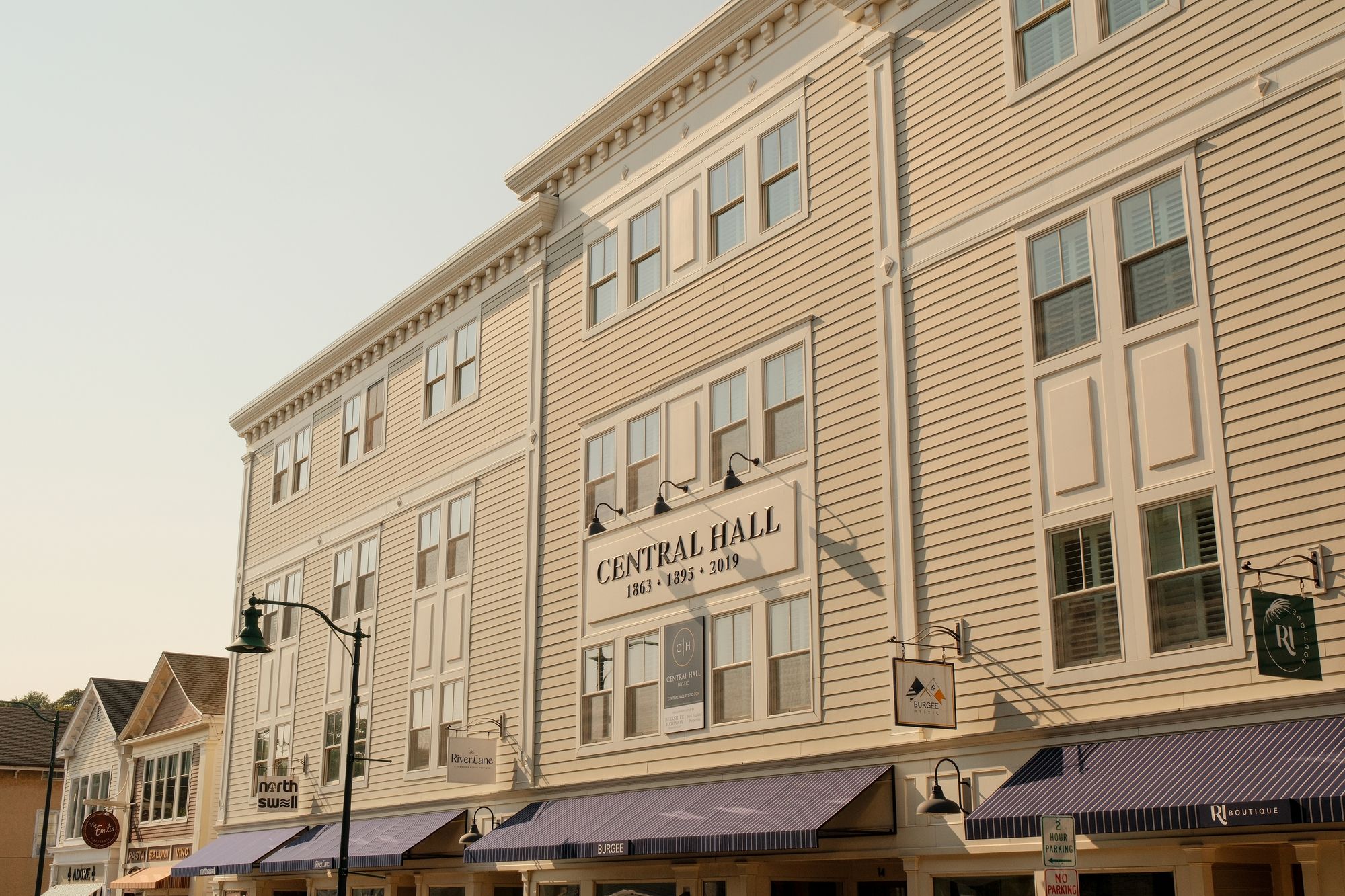 Central Hall, Mystic