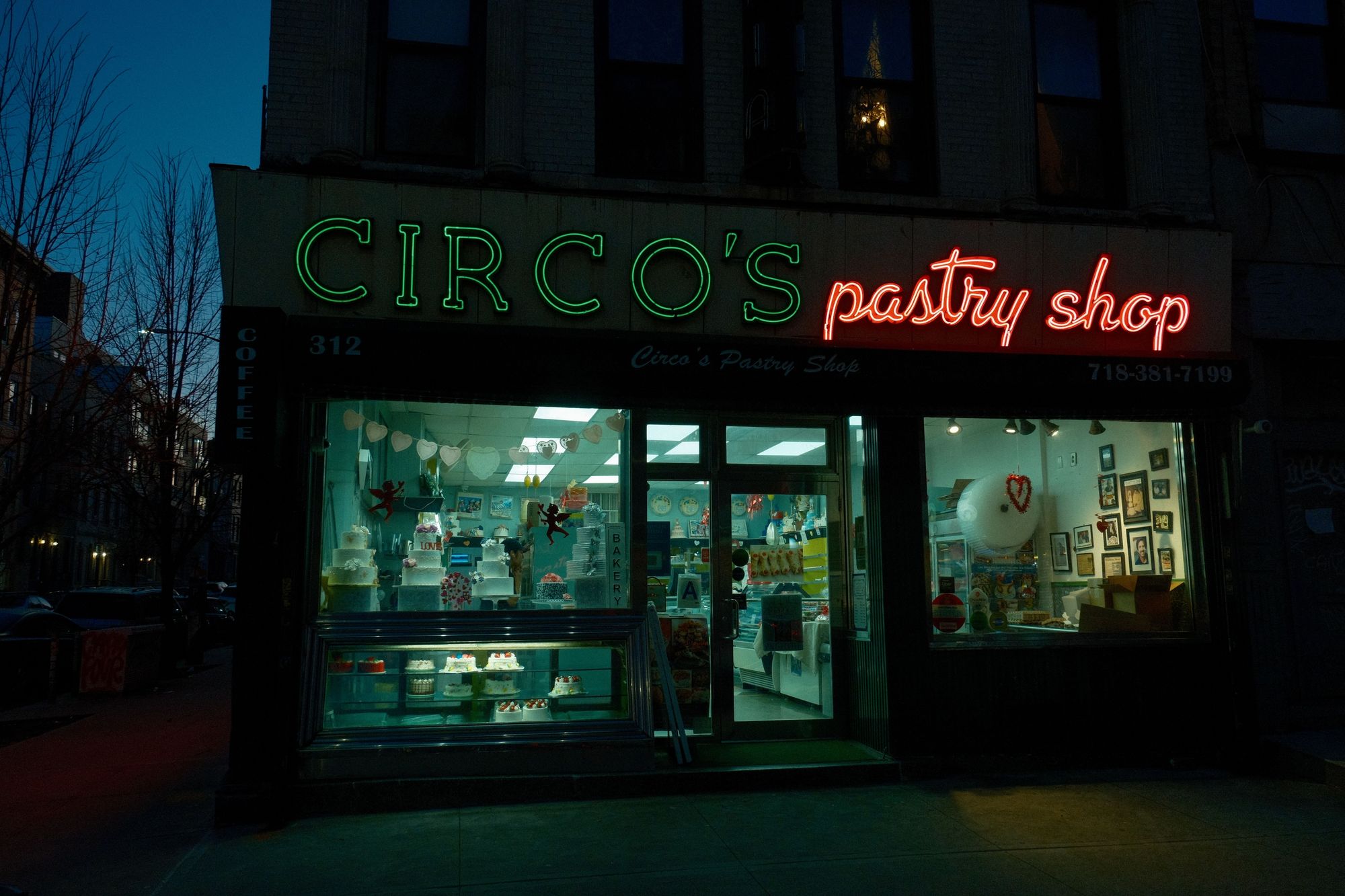 Circo's Pastry Shop Neon, Bushwick