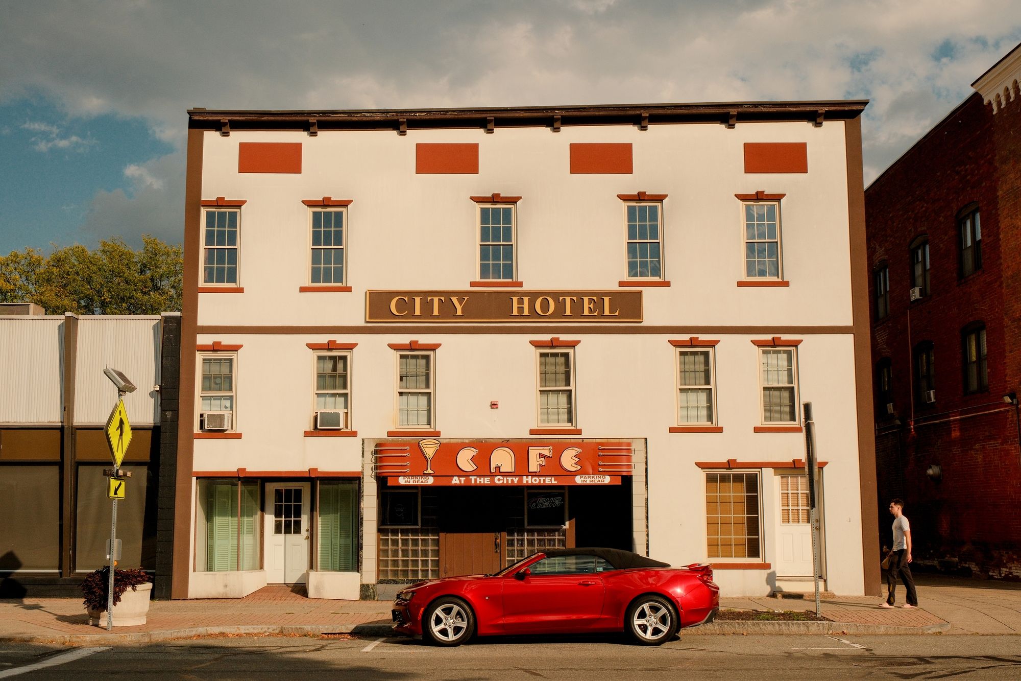 City Hotel, Westfield